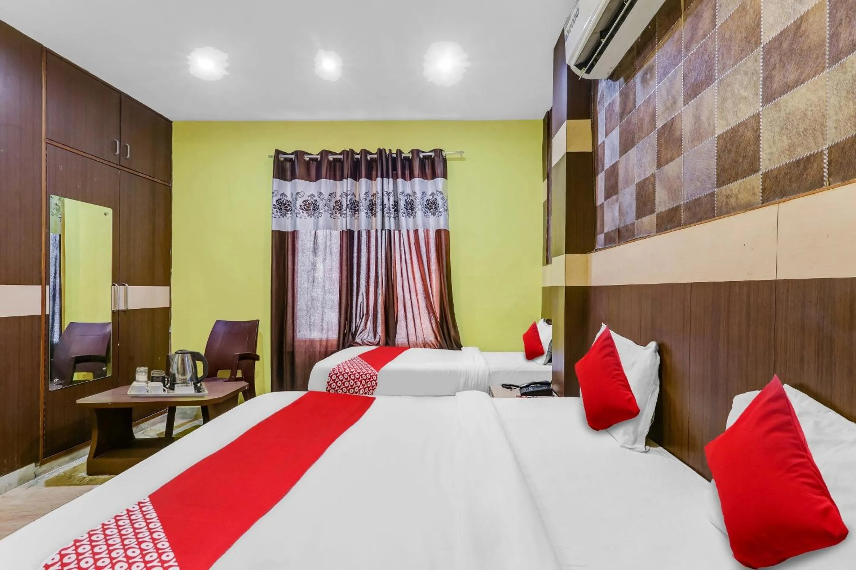 Hotel O by OYO Crystal Near Gomti Riverfront Park