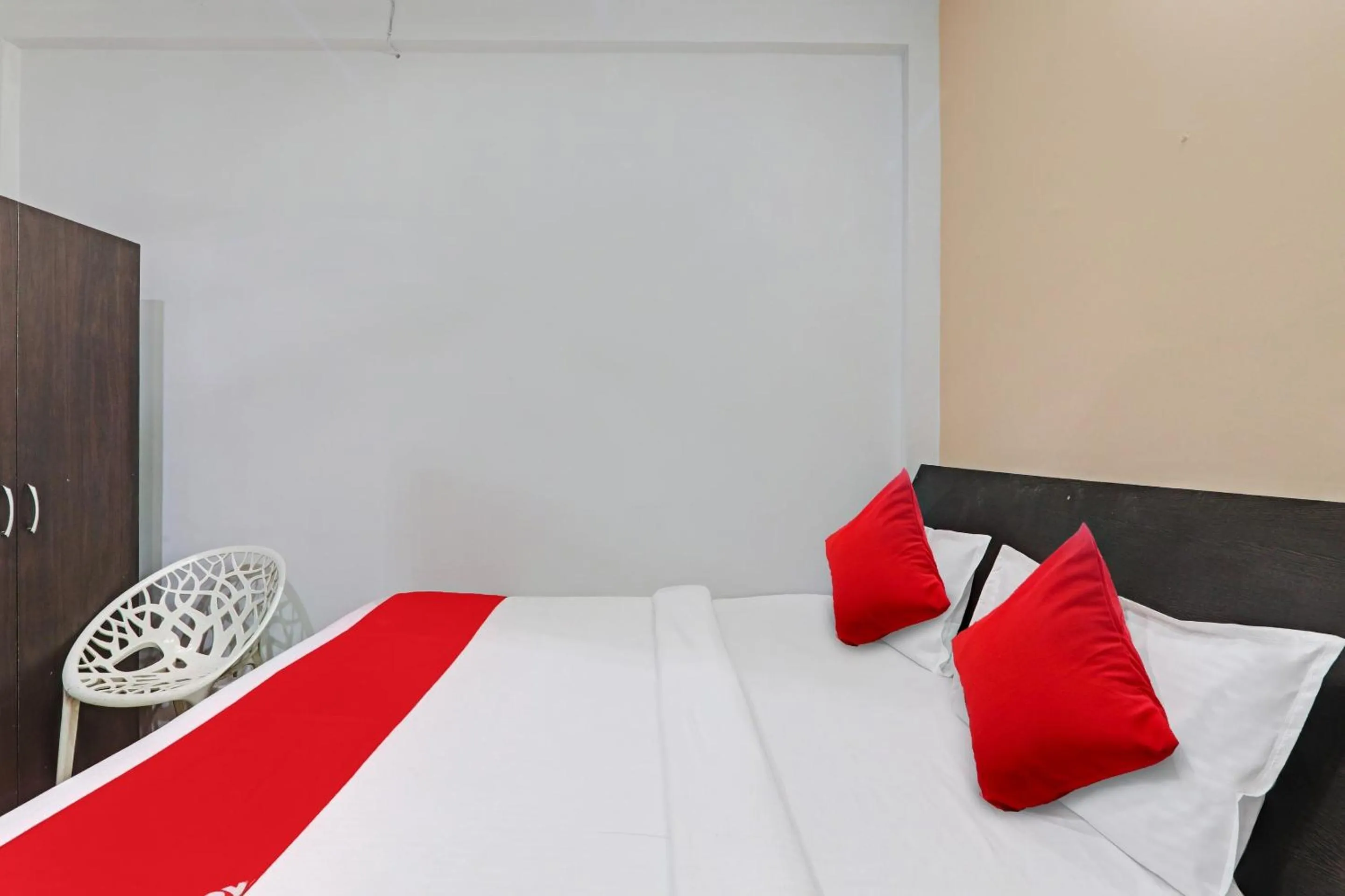 Bedroom, Bed in Hotel O APM INN