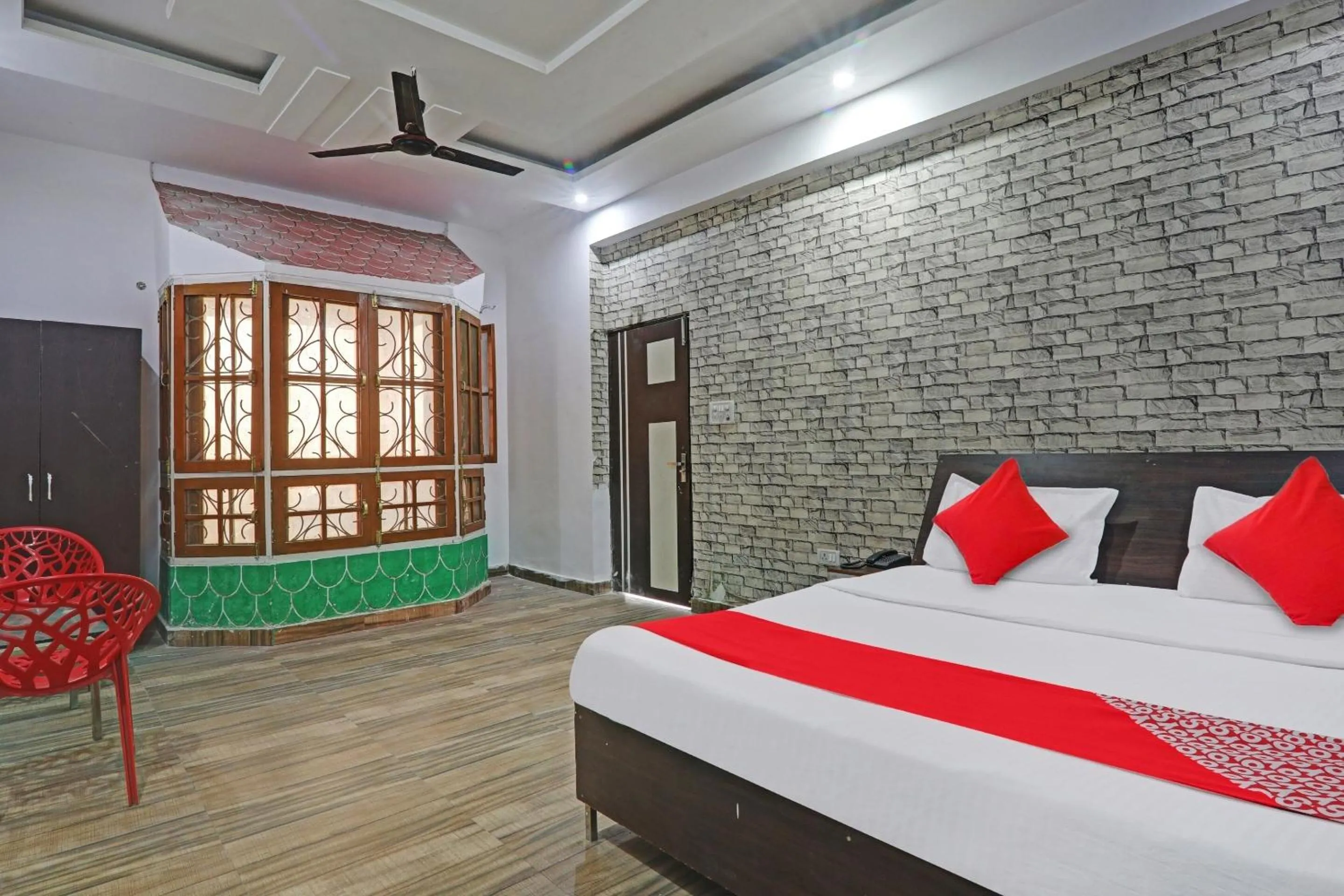 Bedroom, Bed in Hotel O APM INN