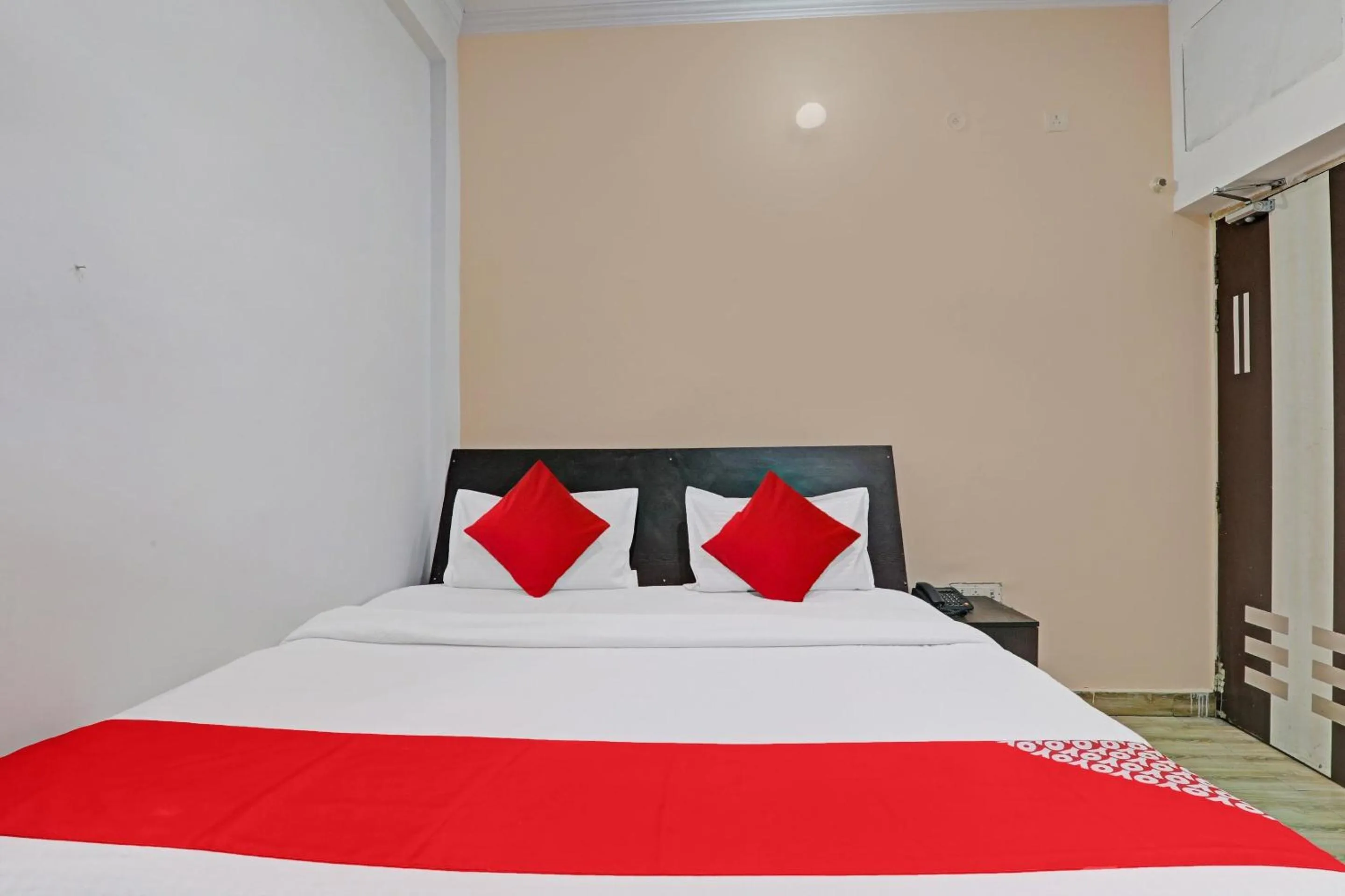 Bedroom, Bed in Hotel O APM INN