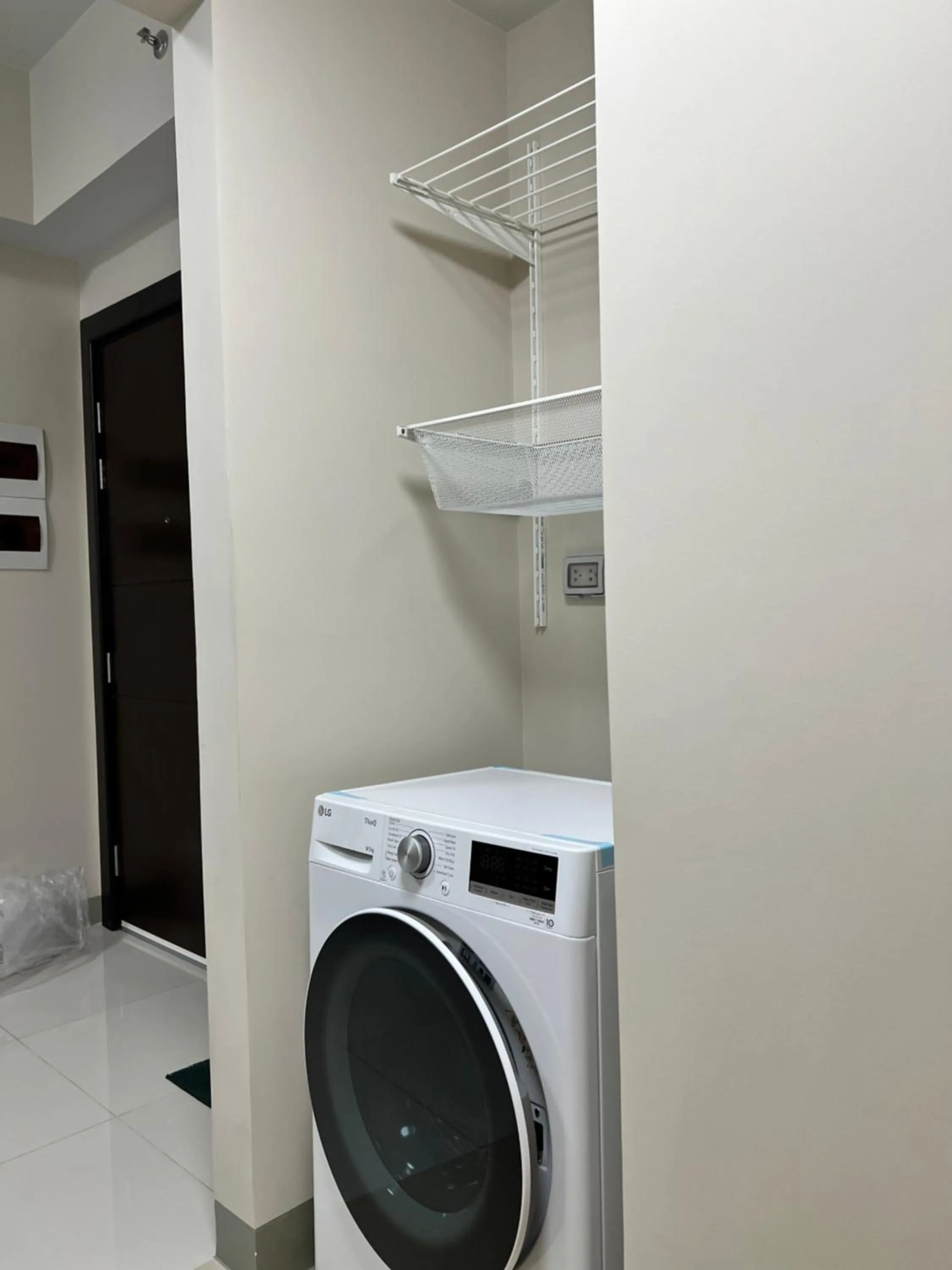 washing machine in Uptown Parksuites II