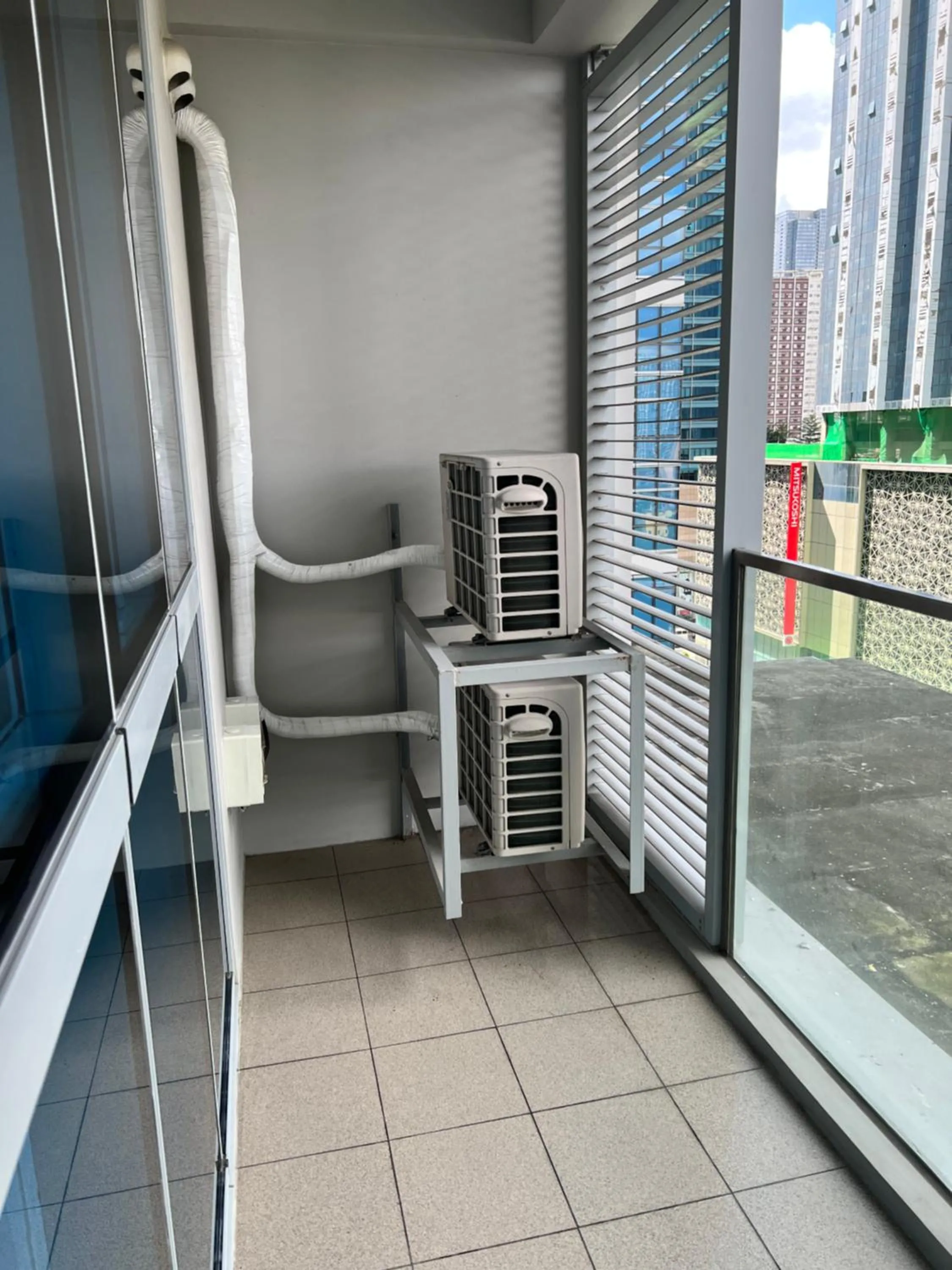 Balcony/Terrace in Uptown Parksuites II