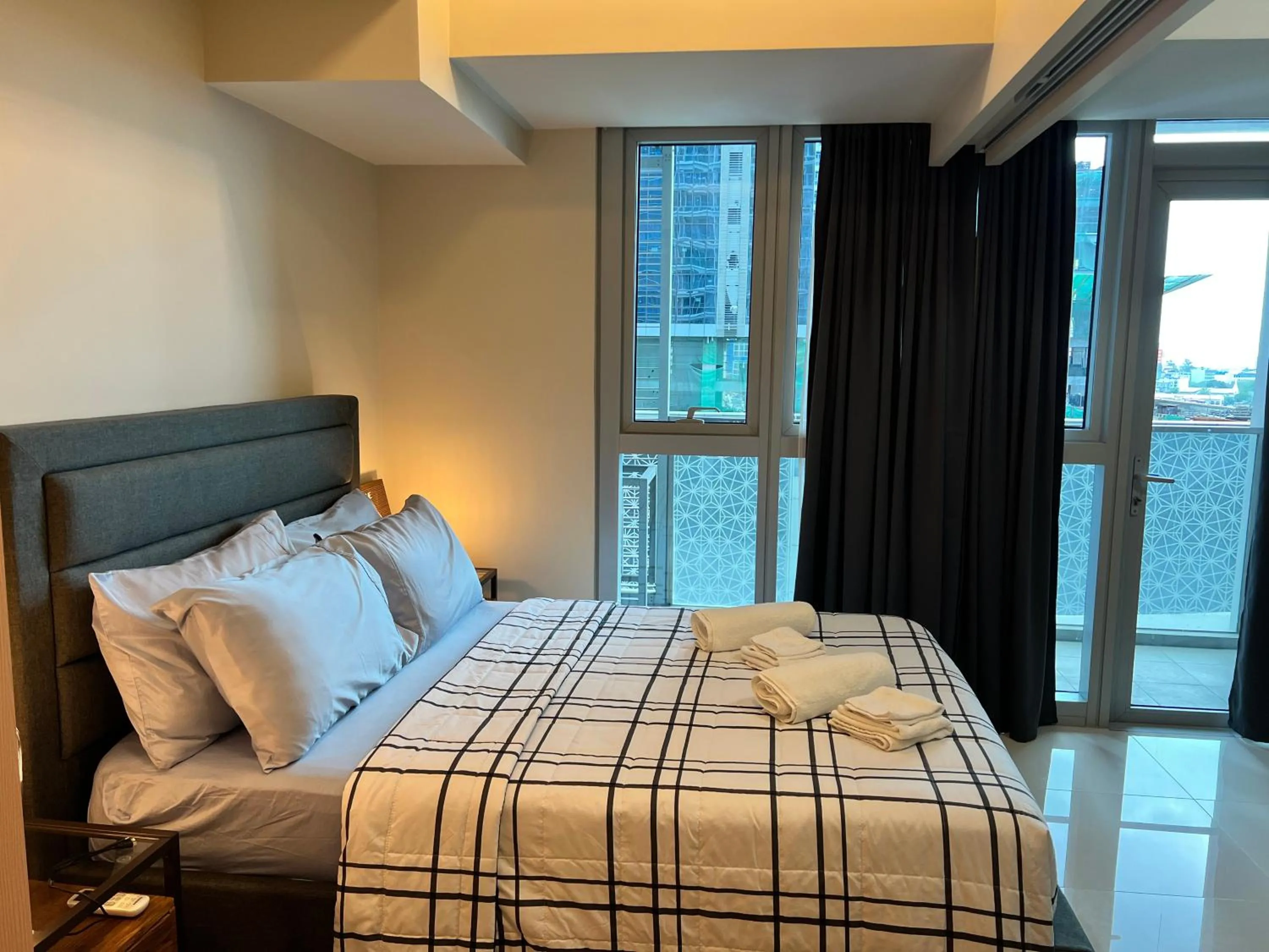 Bedroom, Bed in Uptown Parksuites II