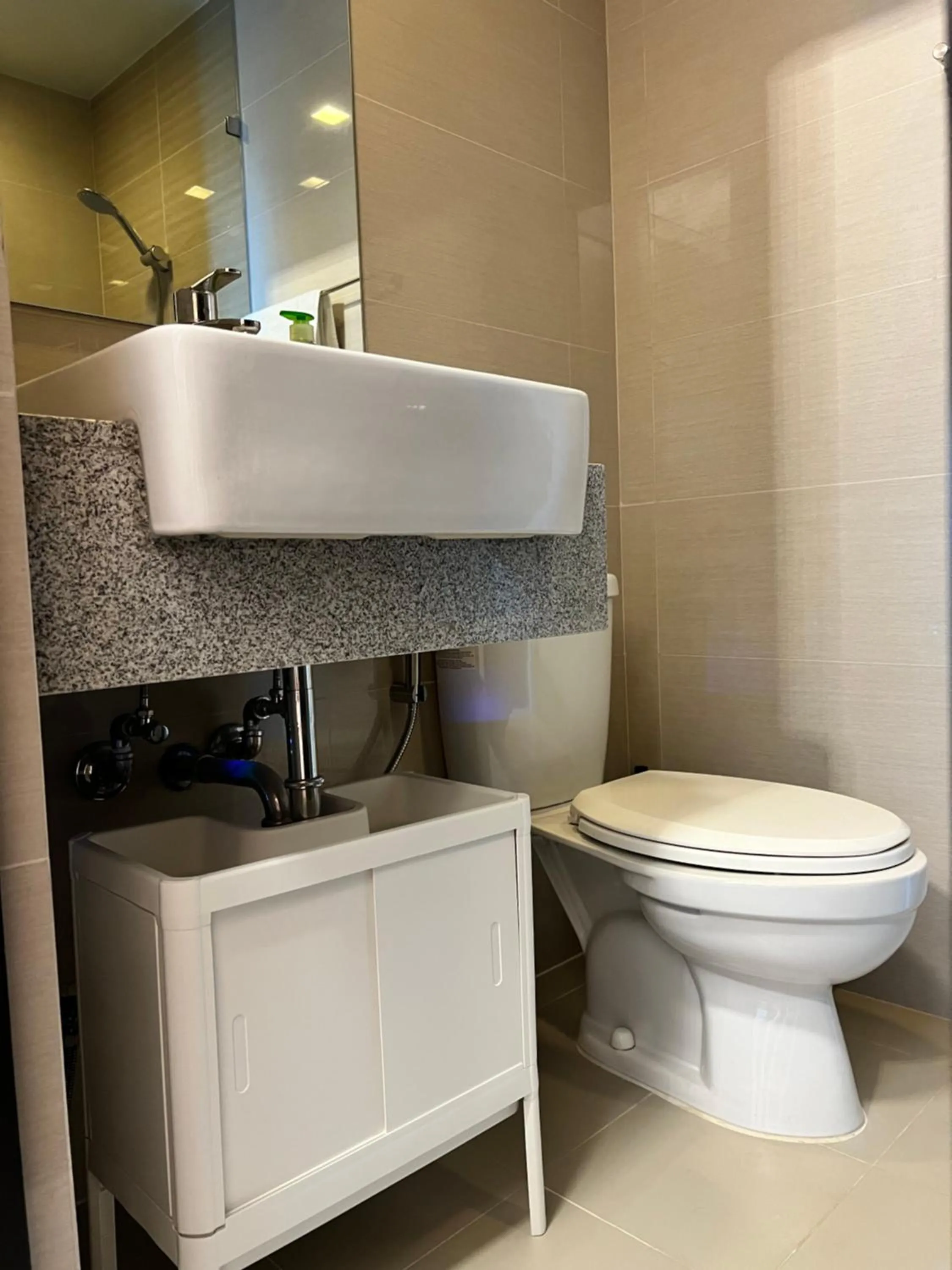 Toilet in Uptown Parksuites II