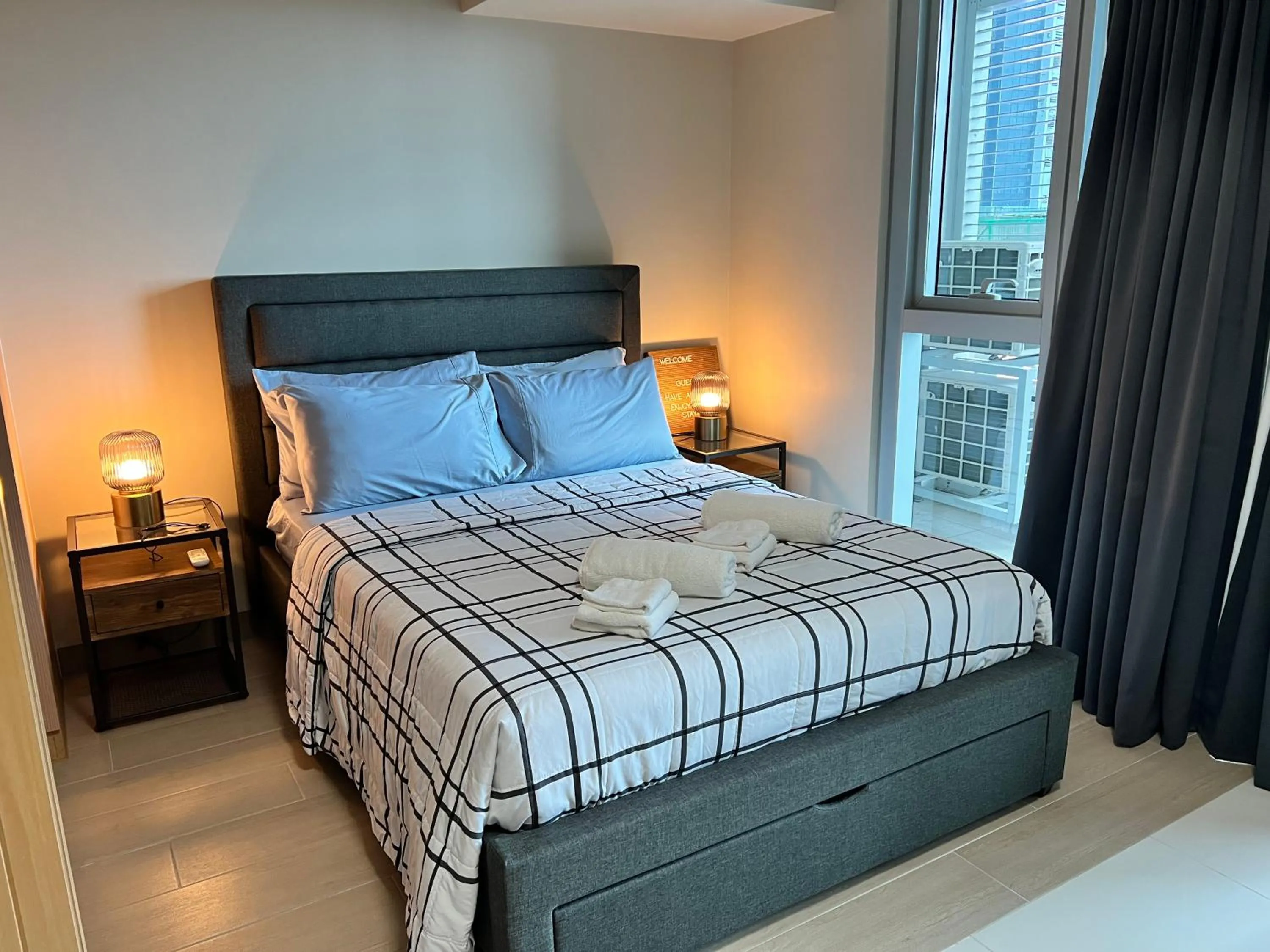 Bed in Uptown Parksuites II