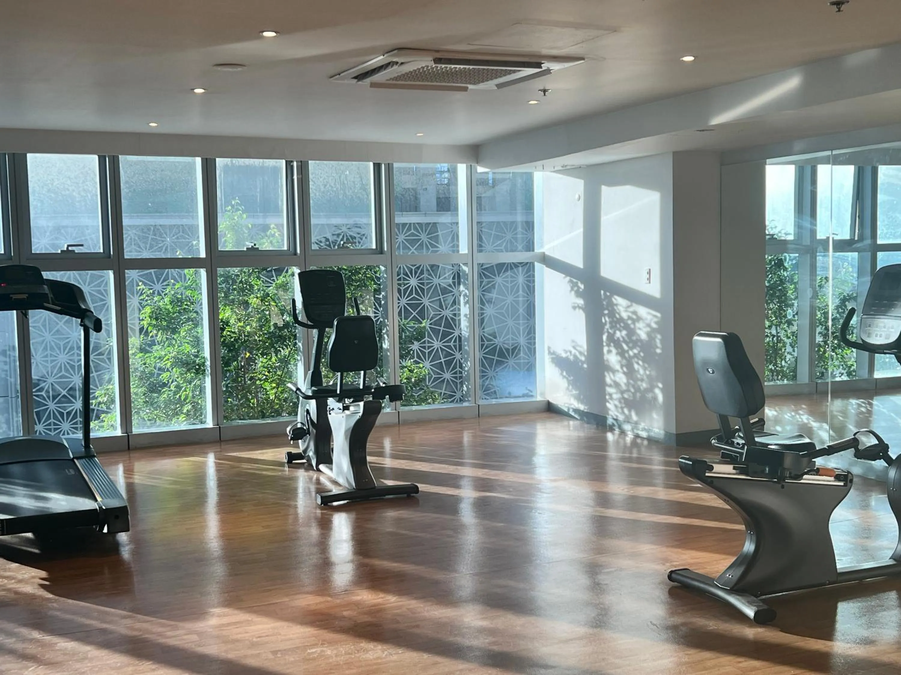 Fitness centre/facilities in Uptown Parksuites II