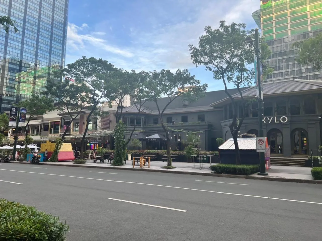 Neighbourhood in Uptown Parksuites II