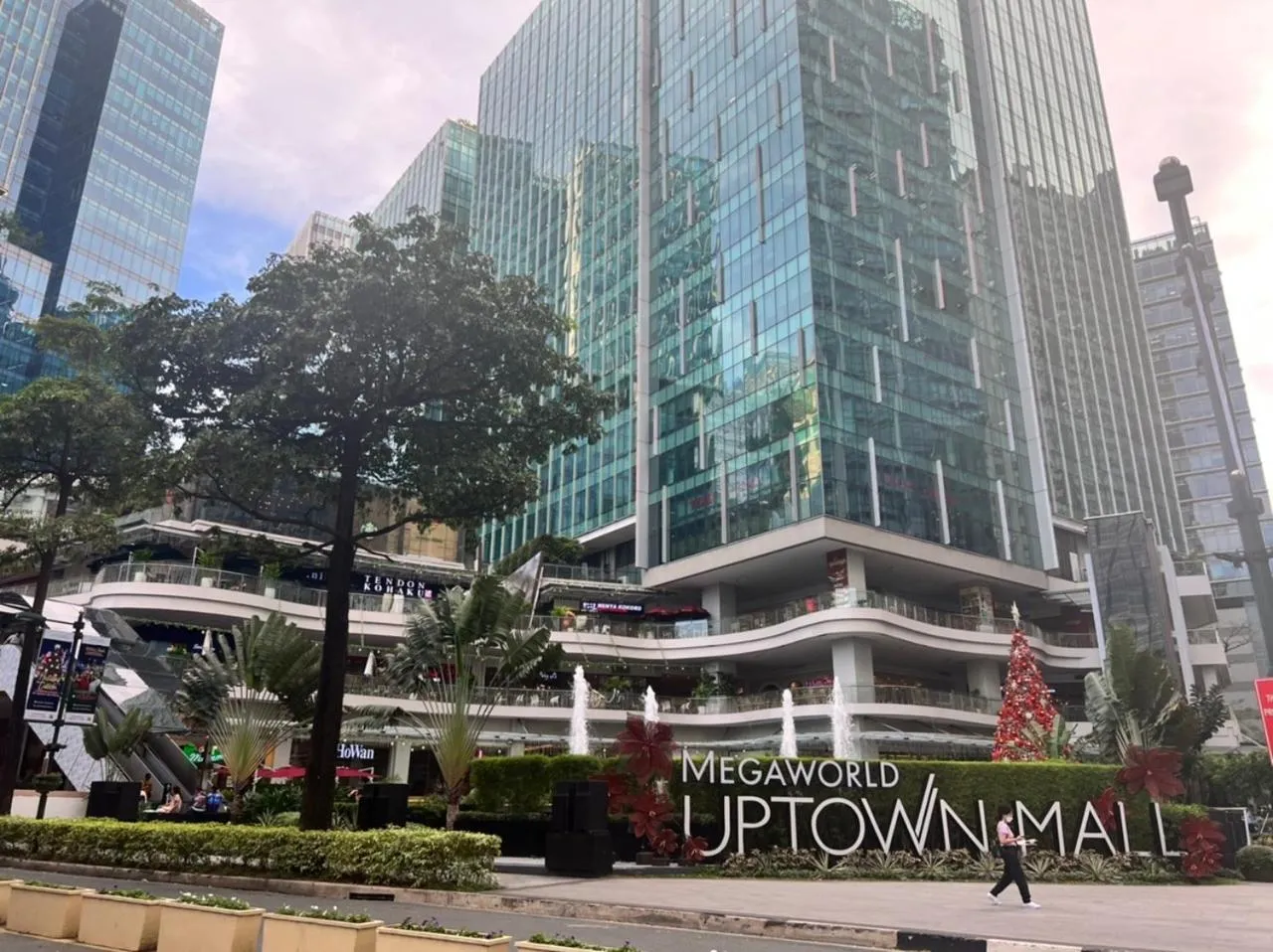 Shopping Area in Uptown Parksuites II