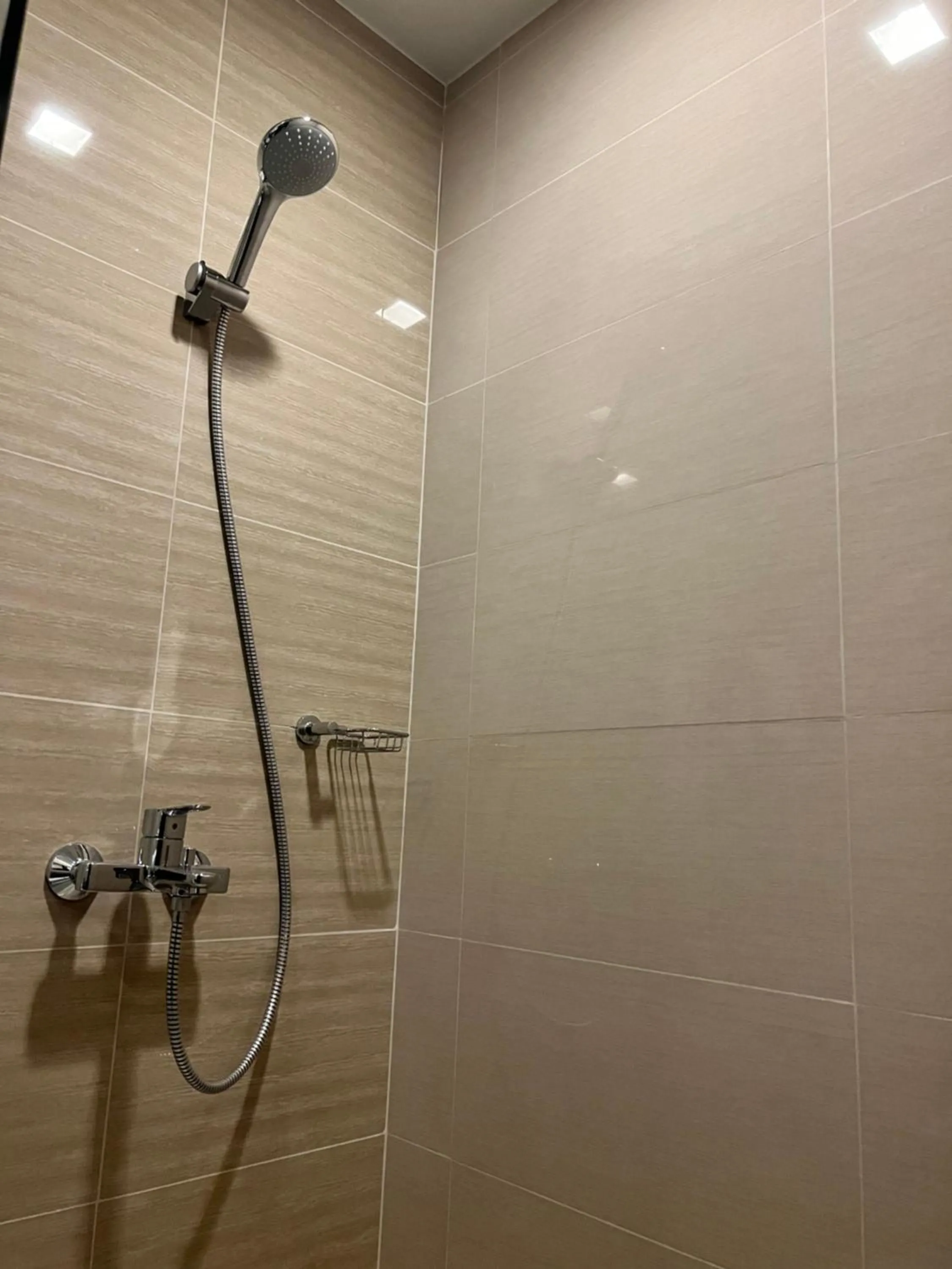 Shower in Uptown Parksuites II