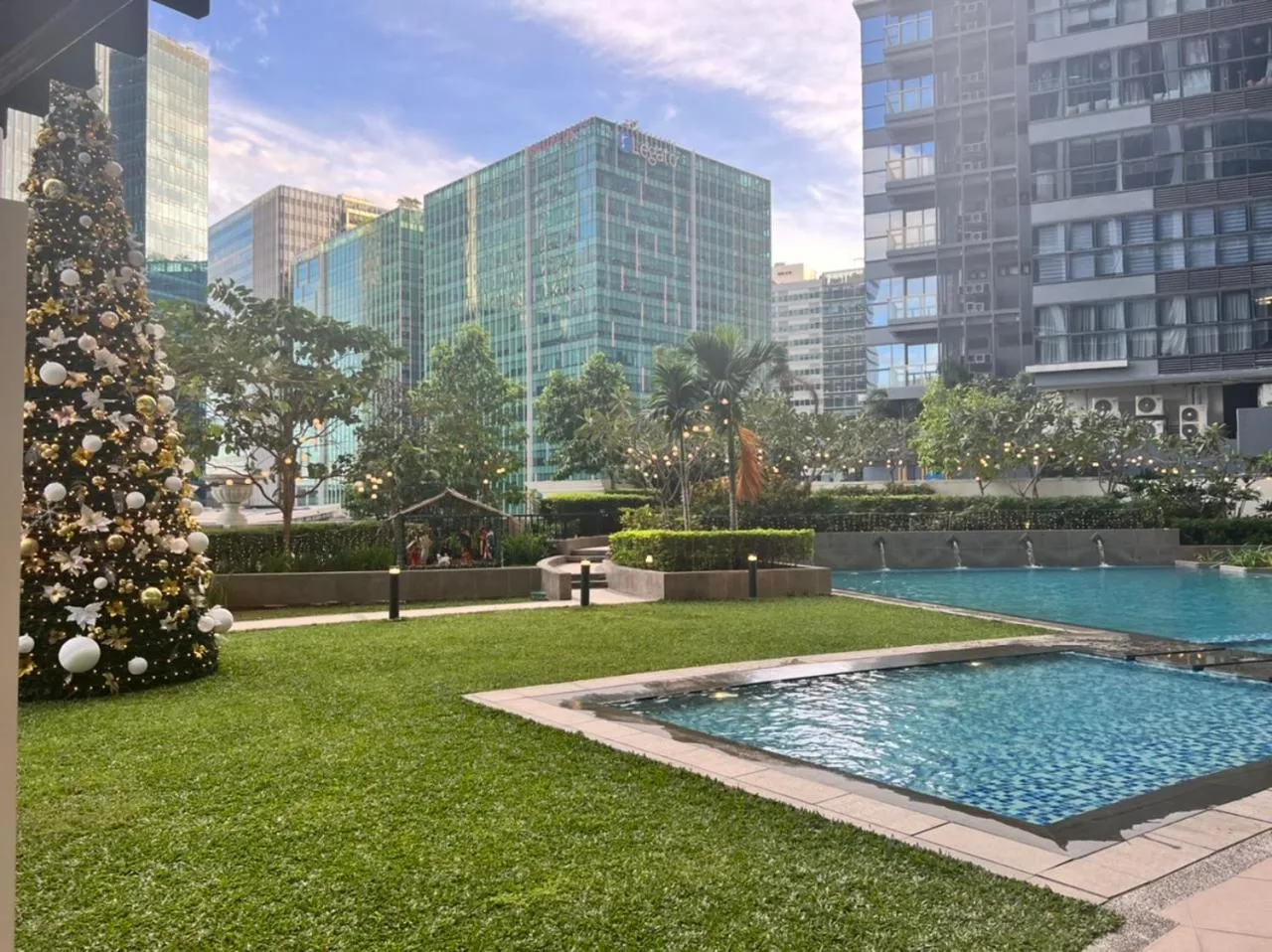 Garden in Uptown Parksuites II