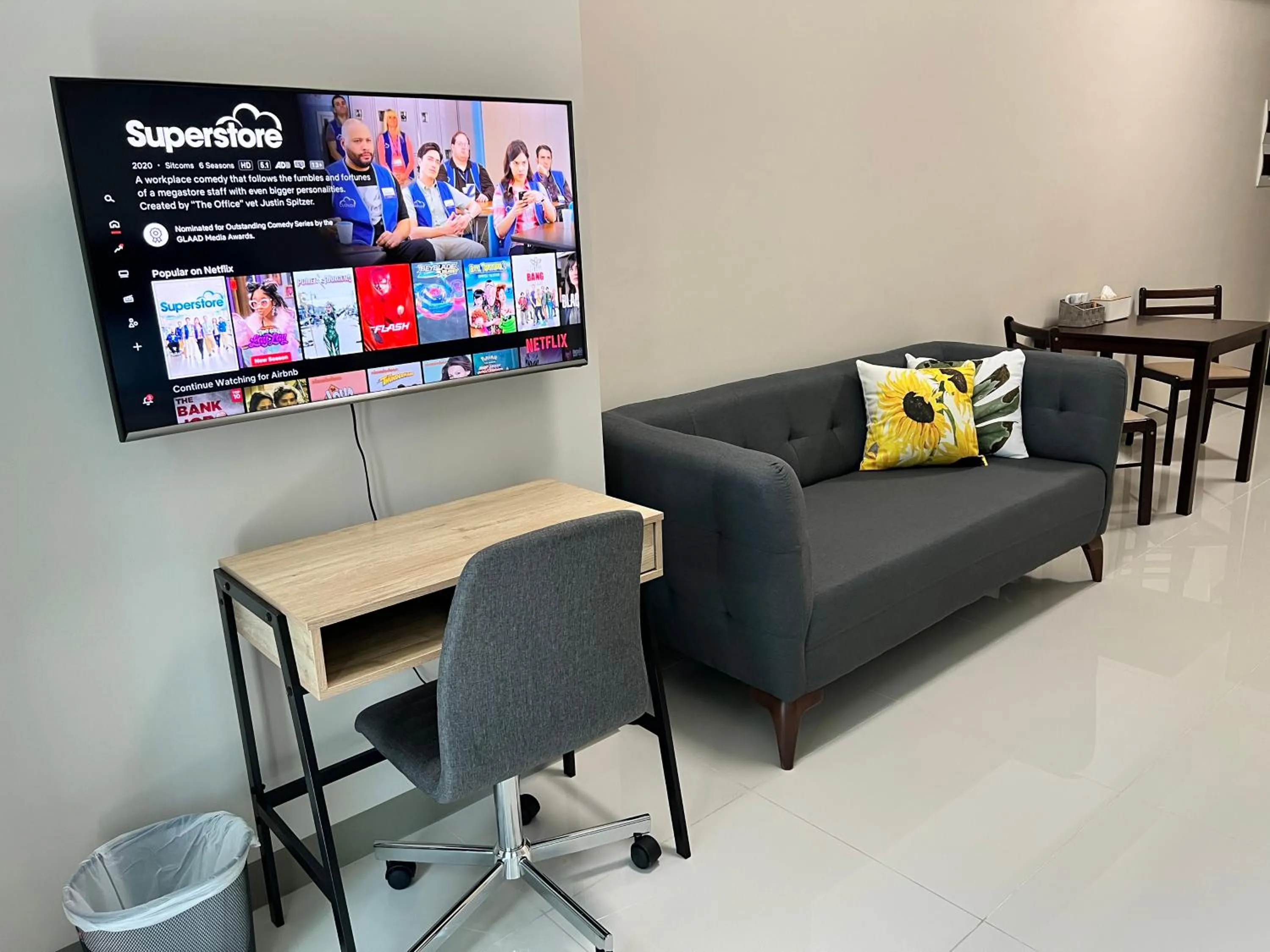 Living room in Uptown Parksuites II