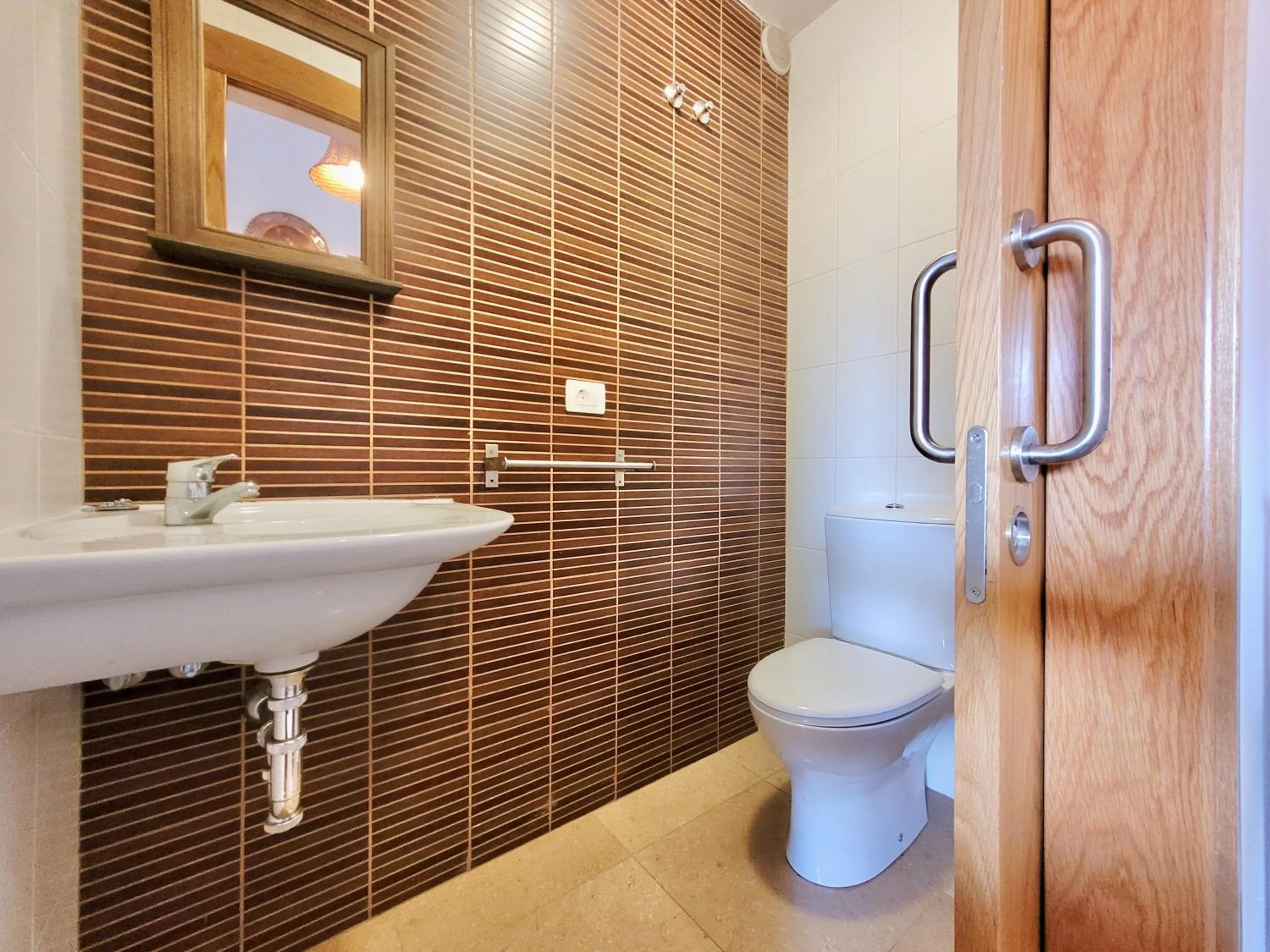 Toilet in Los Briones
