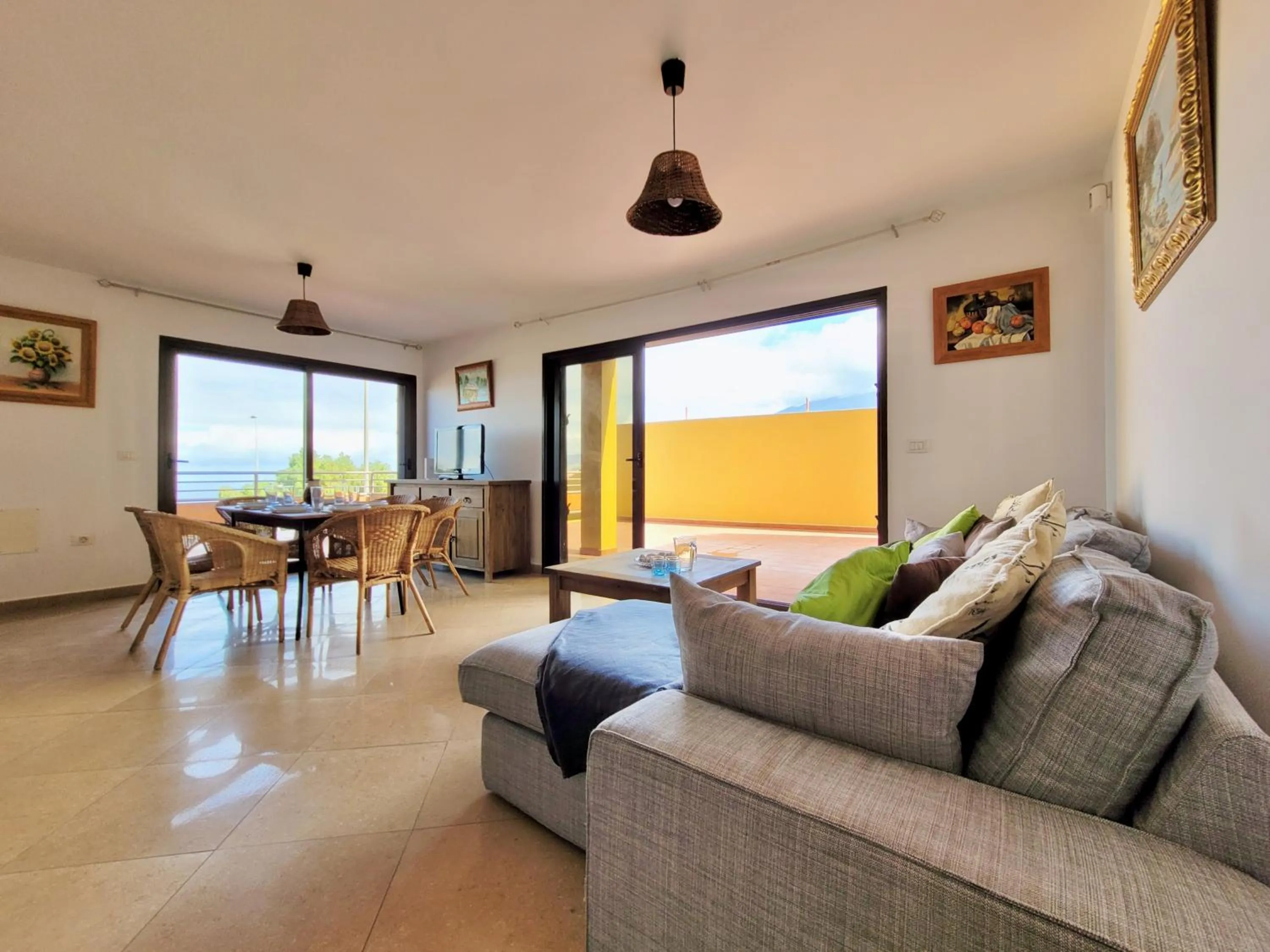 TV and multimedia in Los Briones