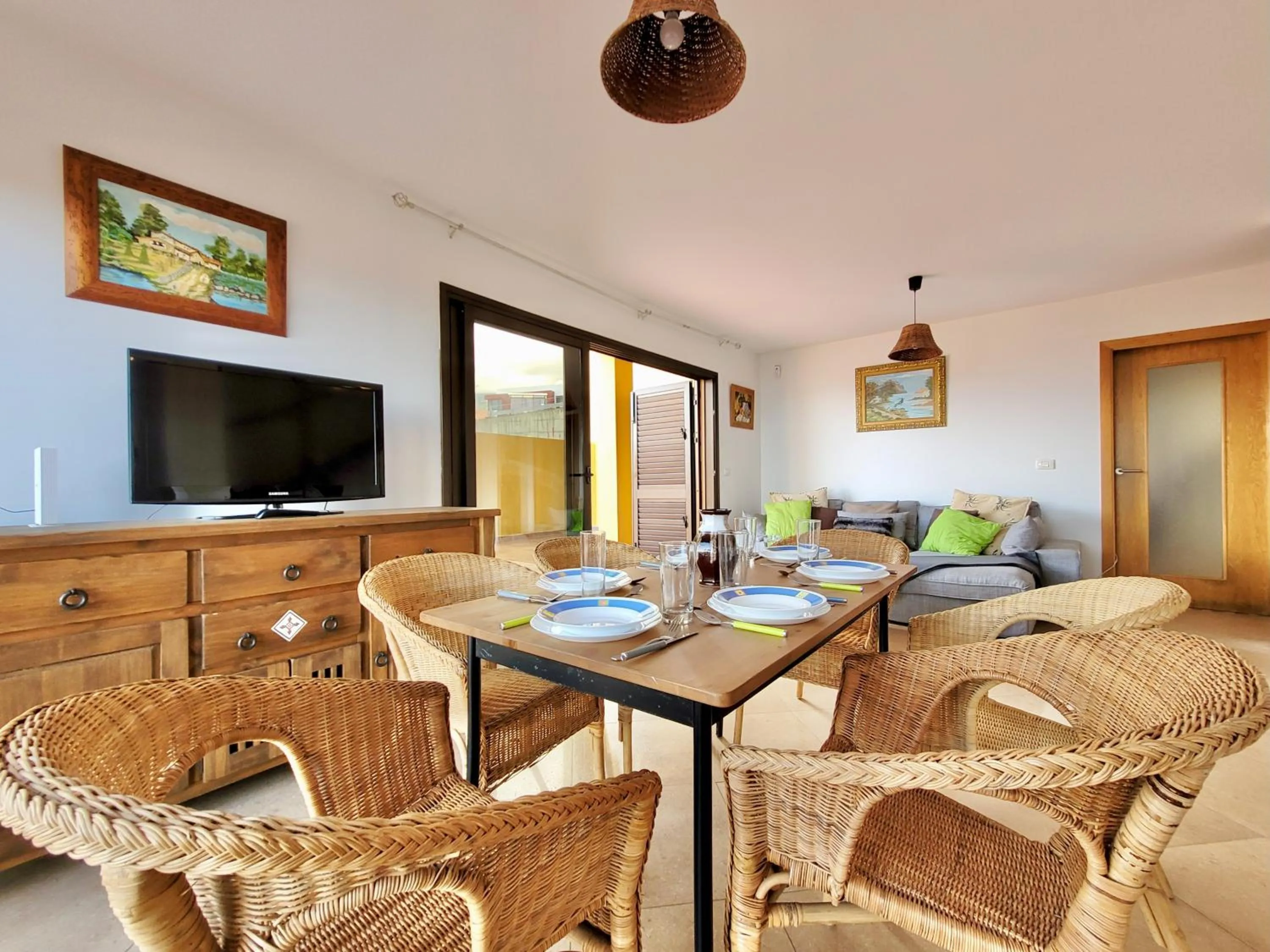 TV and multimedia in Los Briones