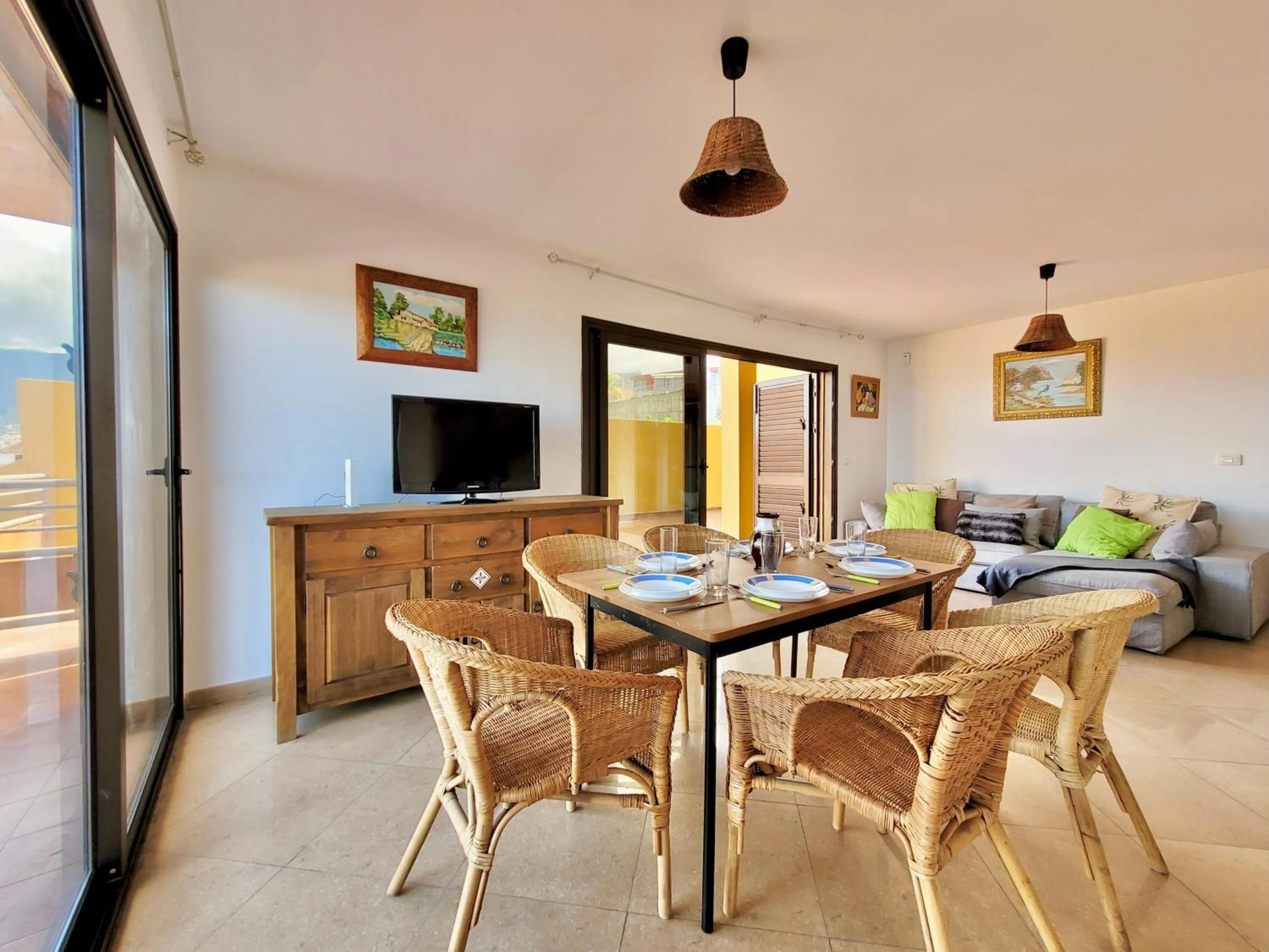 TV and multimedia in Los Briones