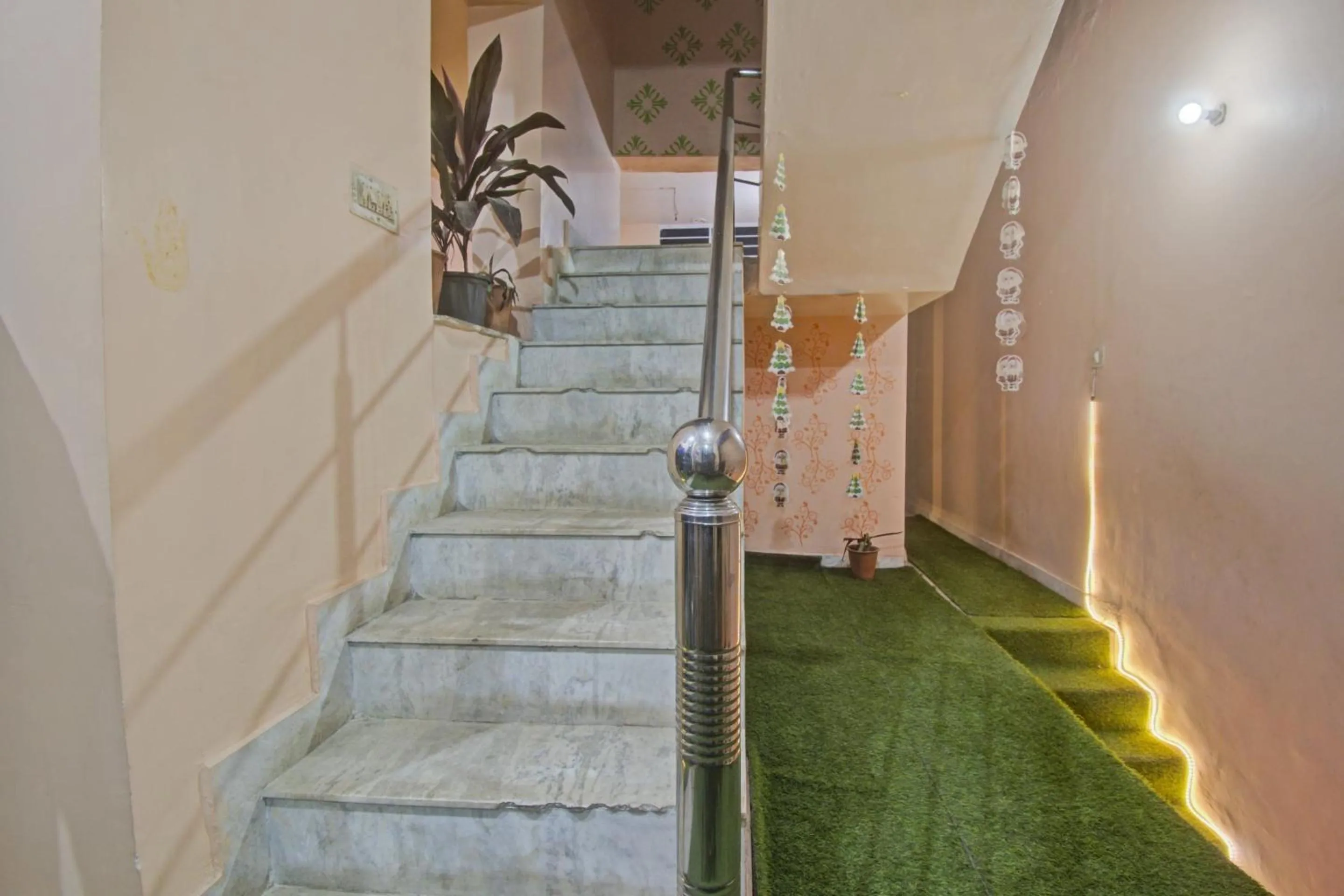 Lobby or reception in SPOT ON Hotel Rj14