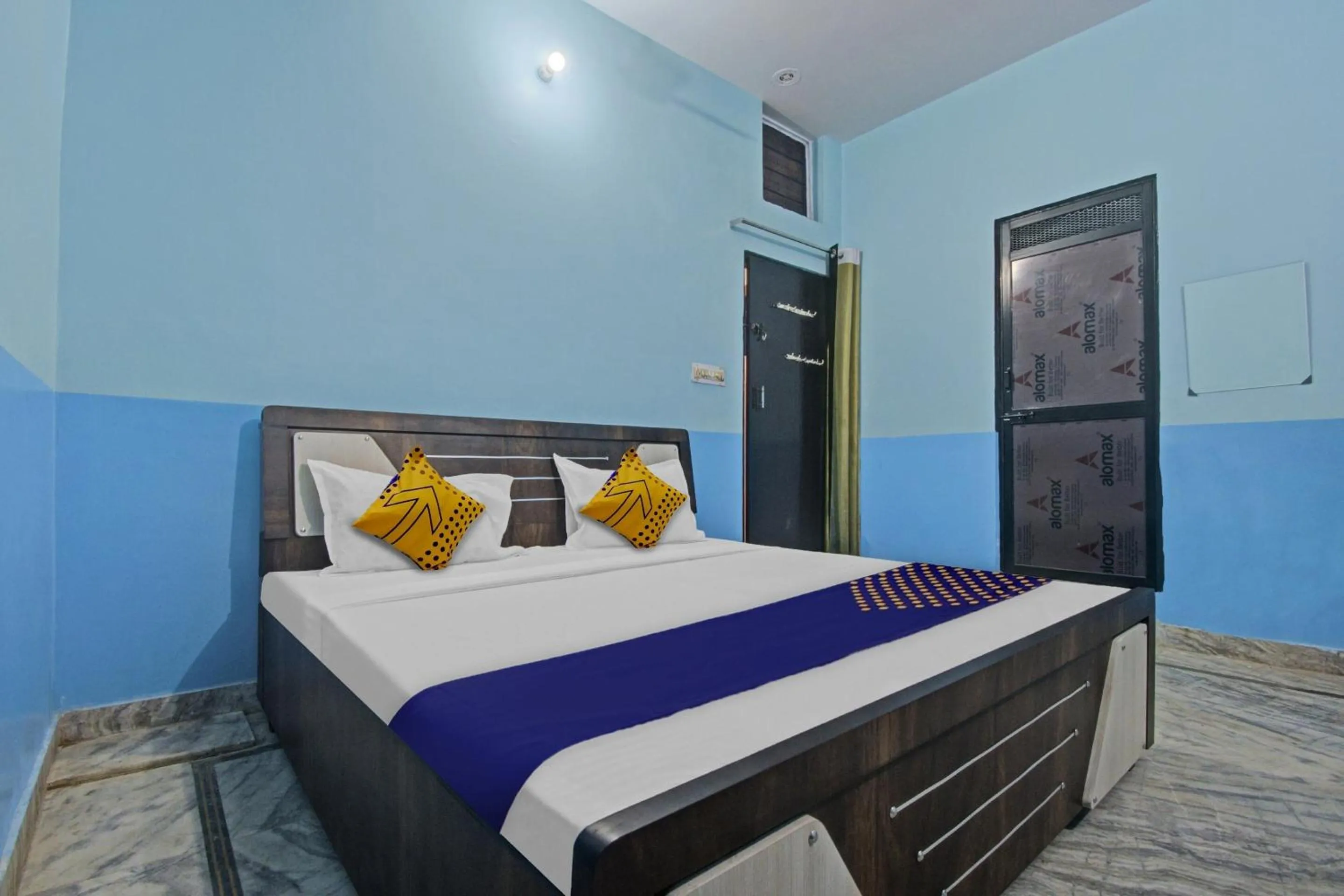 Facade/entrance, Bed in SPOT ON Hotel Rj14