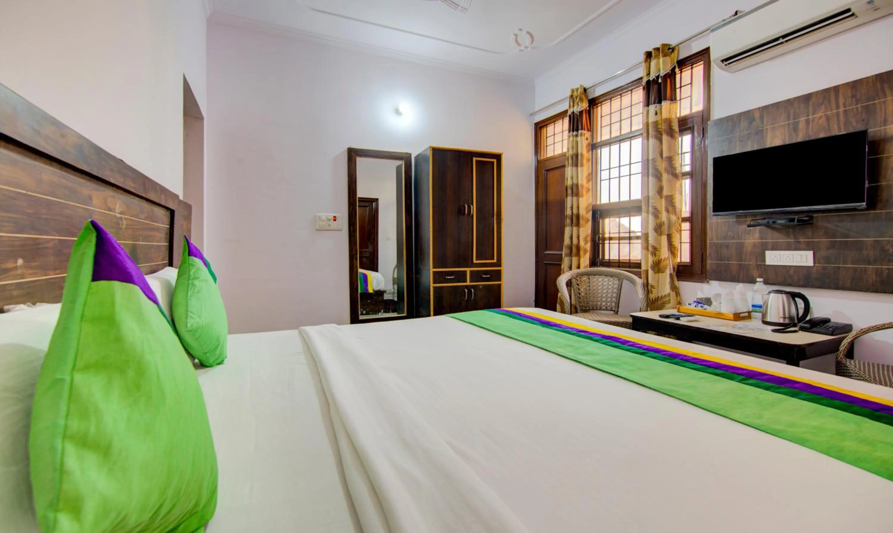 Bedroom, Bed in Treebo The King Mohali