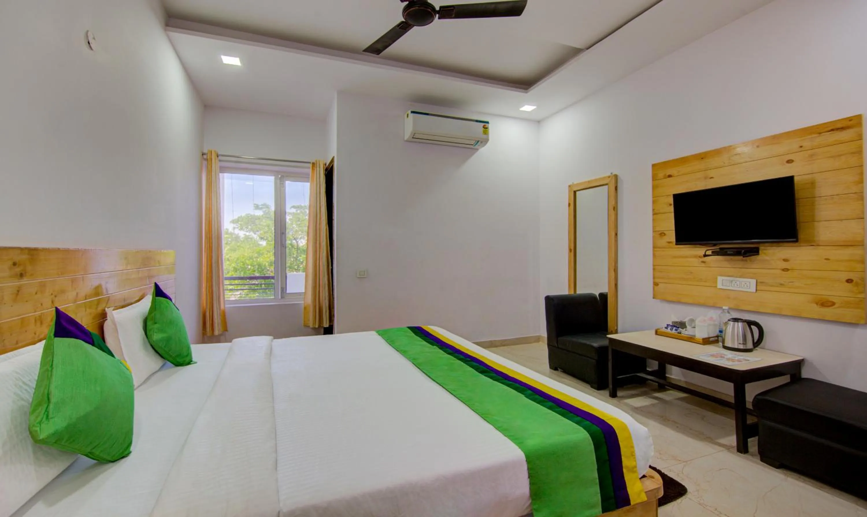 Bedroom, Bed in Treebo The King Mohali