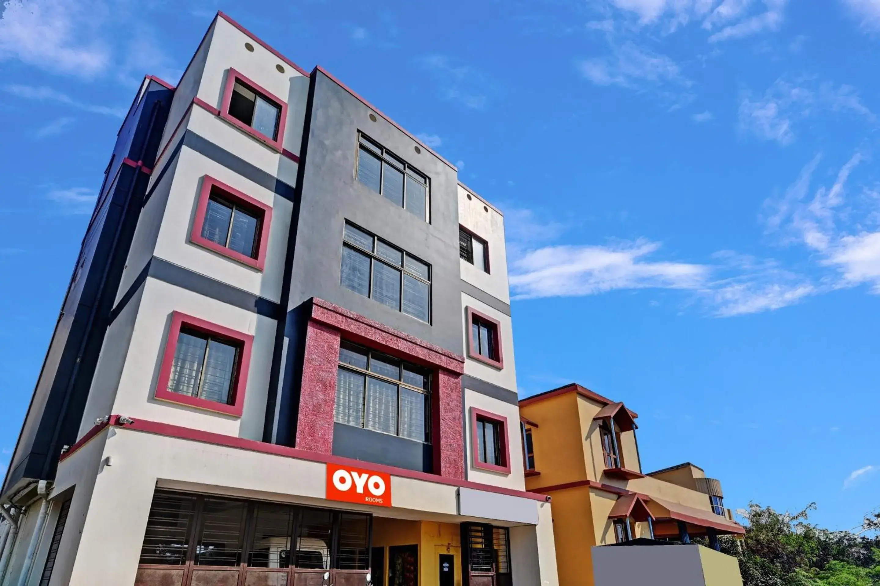 Hotel O Hi5 Days Inn Premium Hotel O Hi5 Days Inn Premium