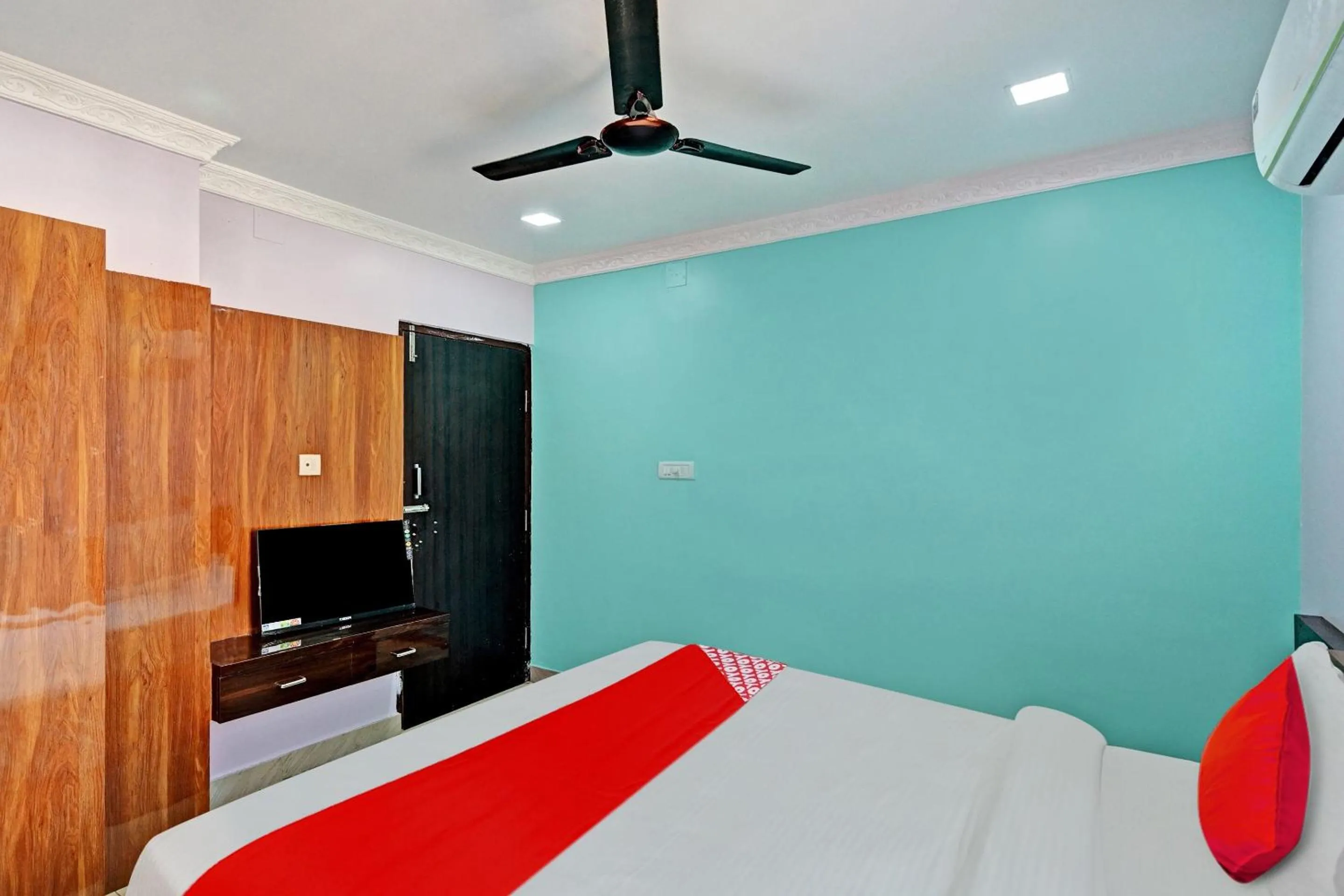 Bedroom in Hotel O Hi5 Days Inn Premium