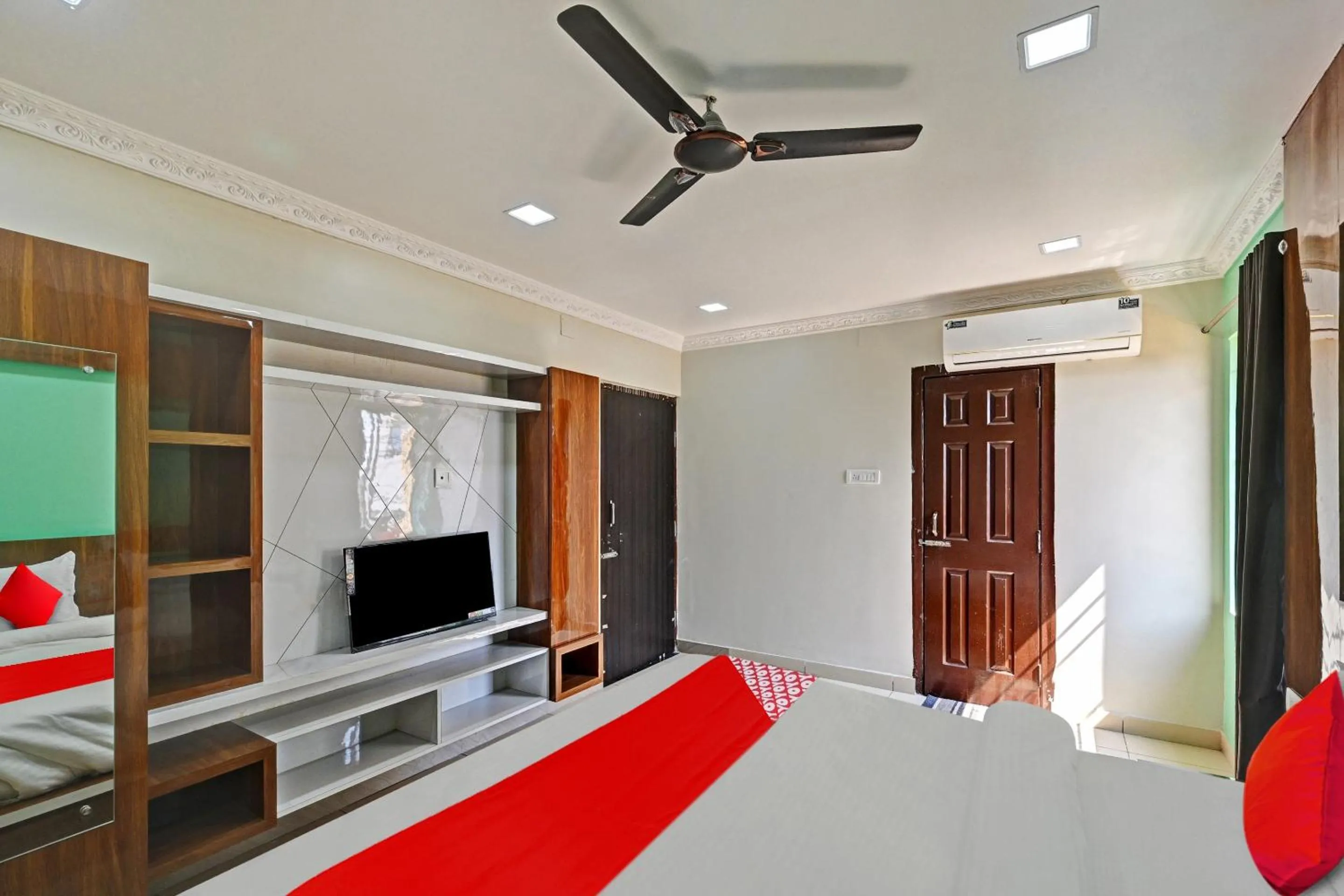 Bedroom in Hotel O Hi5 Days Inn Premium