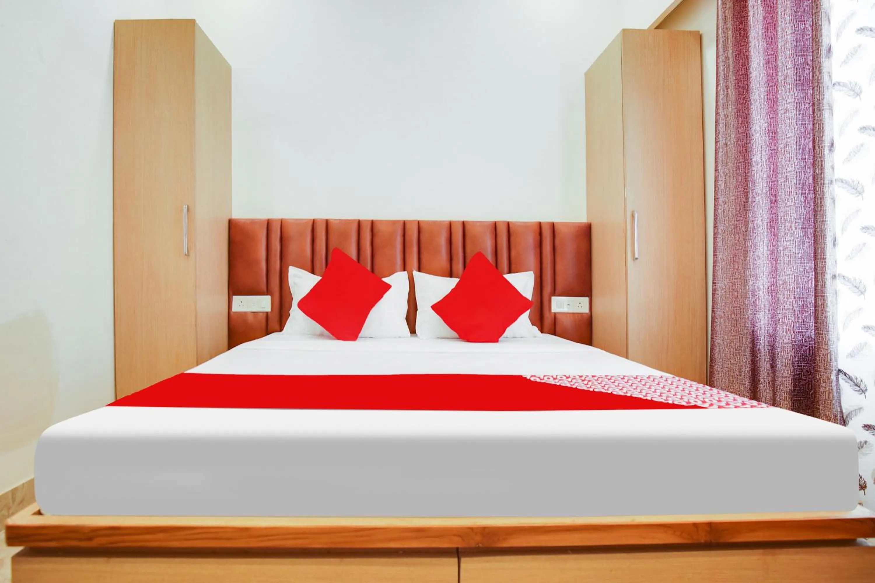 Bathroom, Bed in Hotel O Dhruva Residency