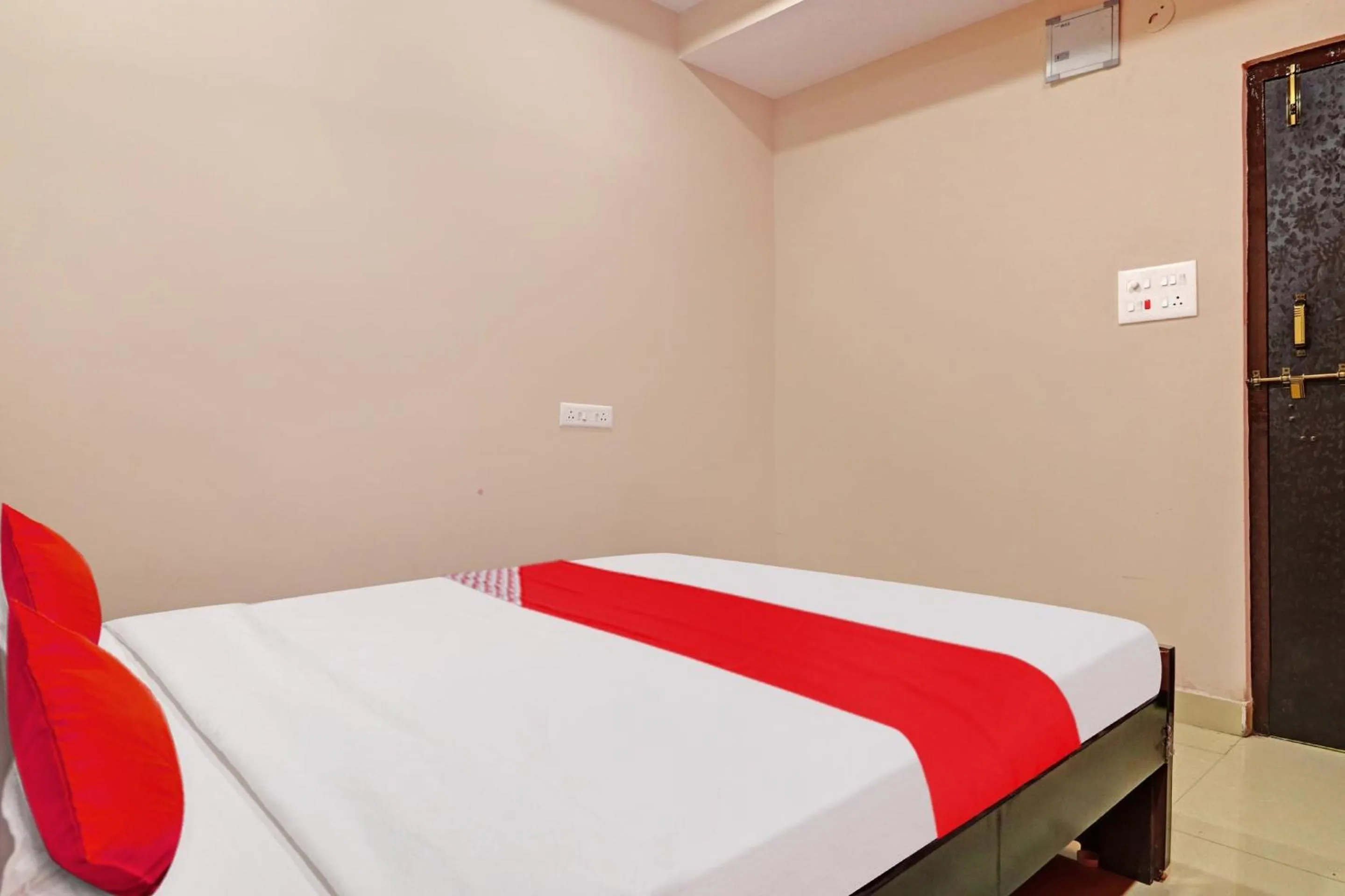 Lobby or reception, Bed in Hotel O Vasista Residency