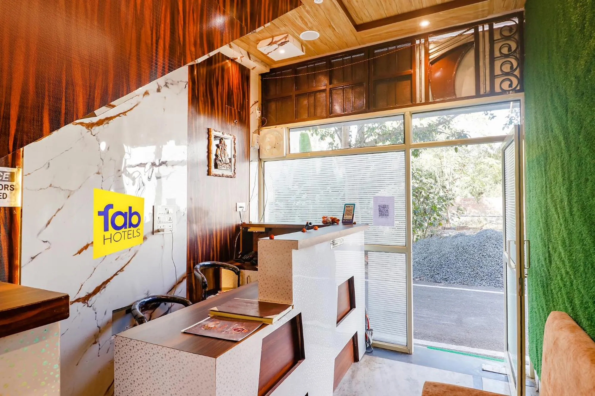 Lobby or reception in FabHotel Royal Vilas