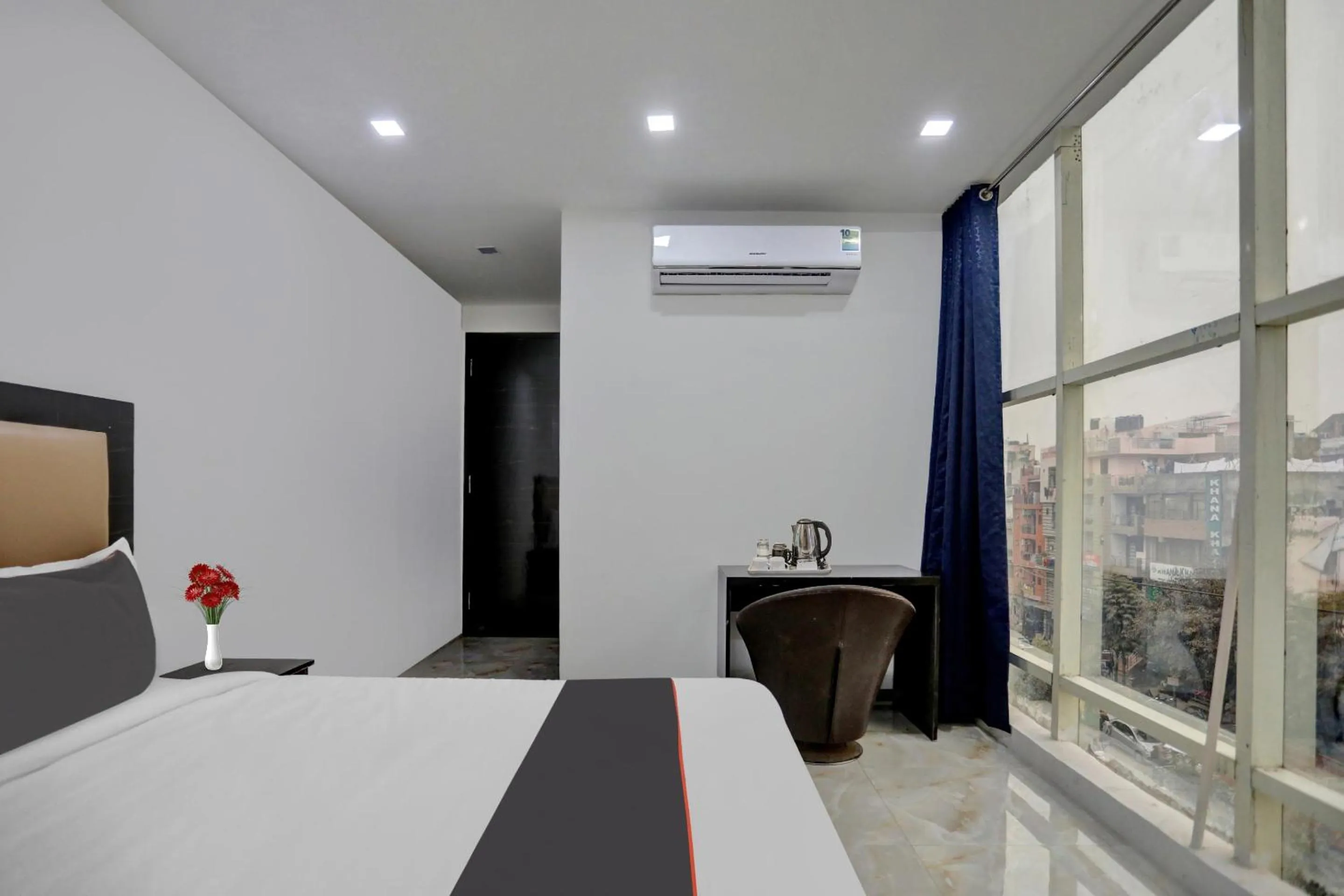 Bedroom, Bed in Townhouse THE ARROW Near Lotus Temple