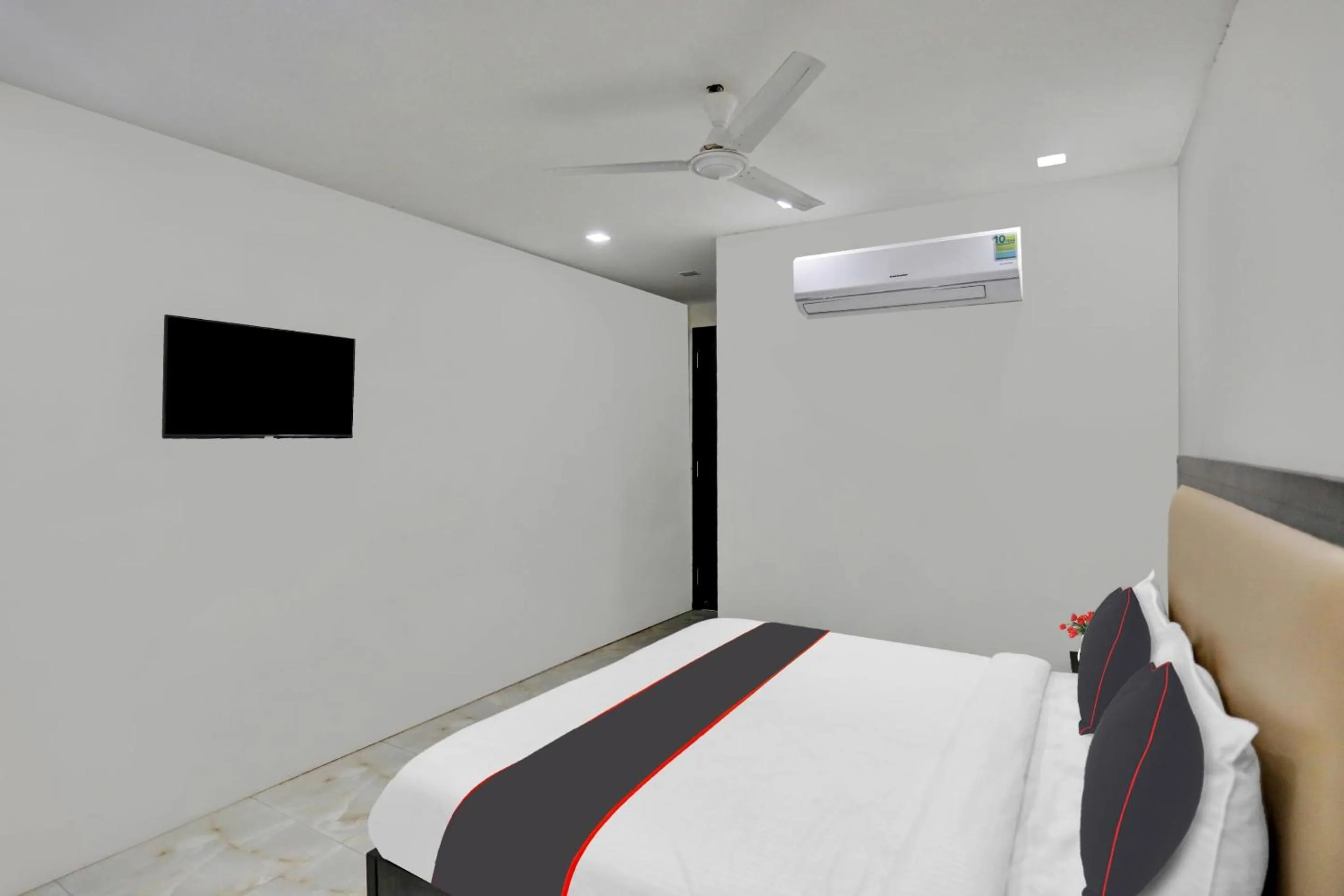 Bedroom, Bed in Townhouse THE ARROW Near Lotus Temple