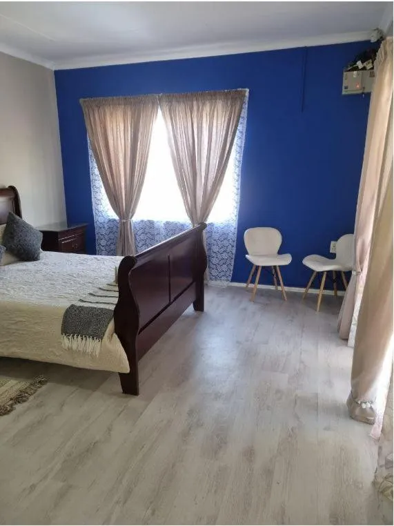 Photo of the whole room, Bed in La Maison on Vaal Bed and Breakfast