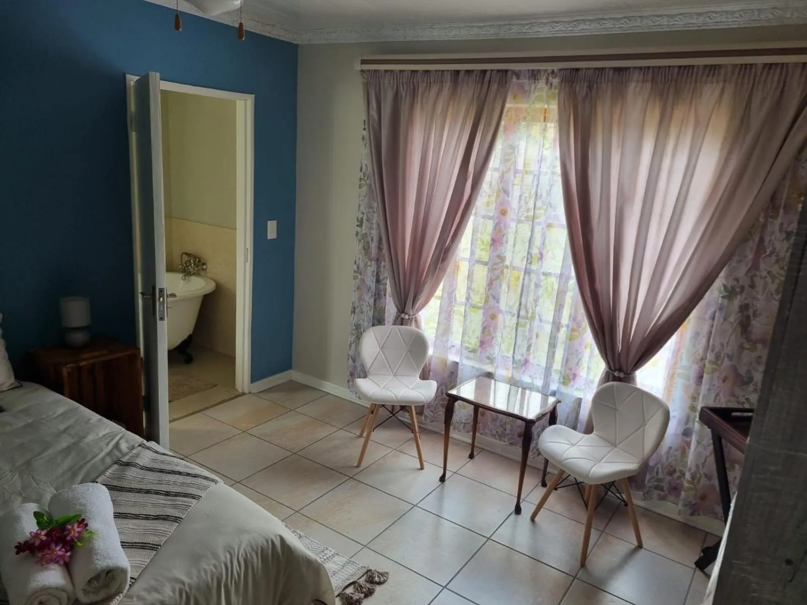 Photo of the whole room, Bed in La Maison on Vaal Bed and Breakfast