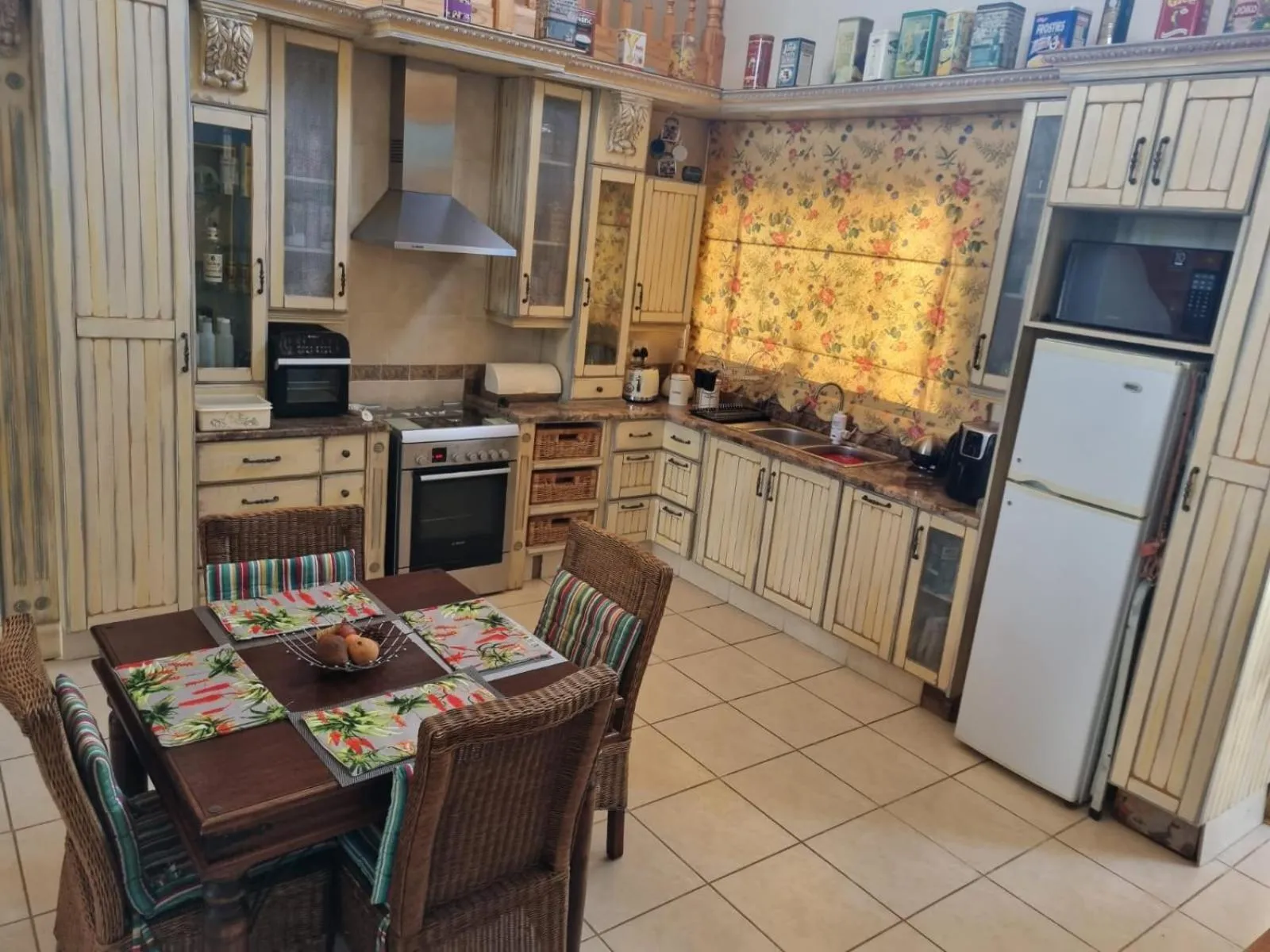Kitchen or kitchenette in La Maison on Vaal Bed and Breakfast