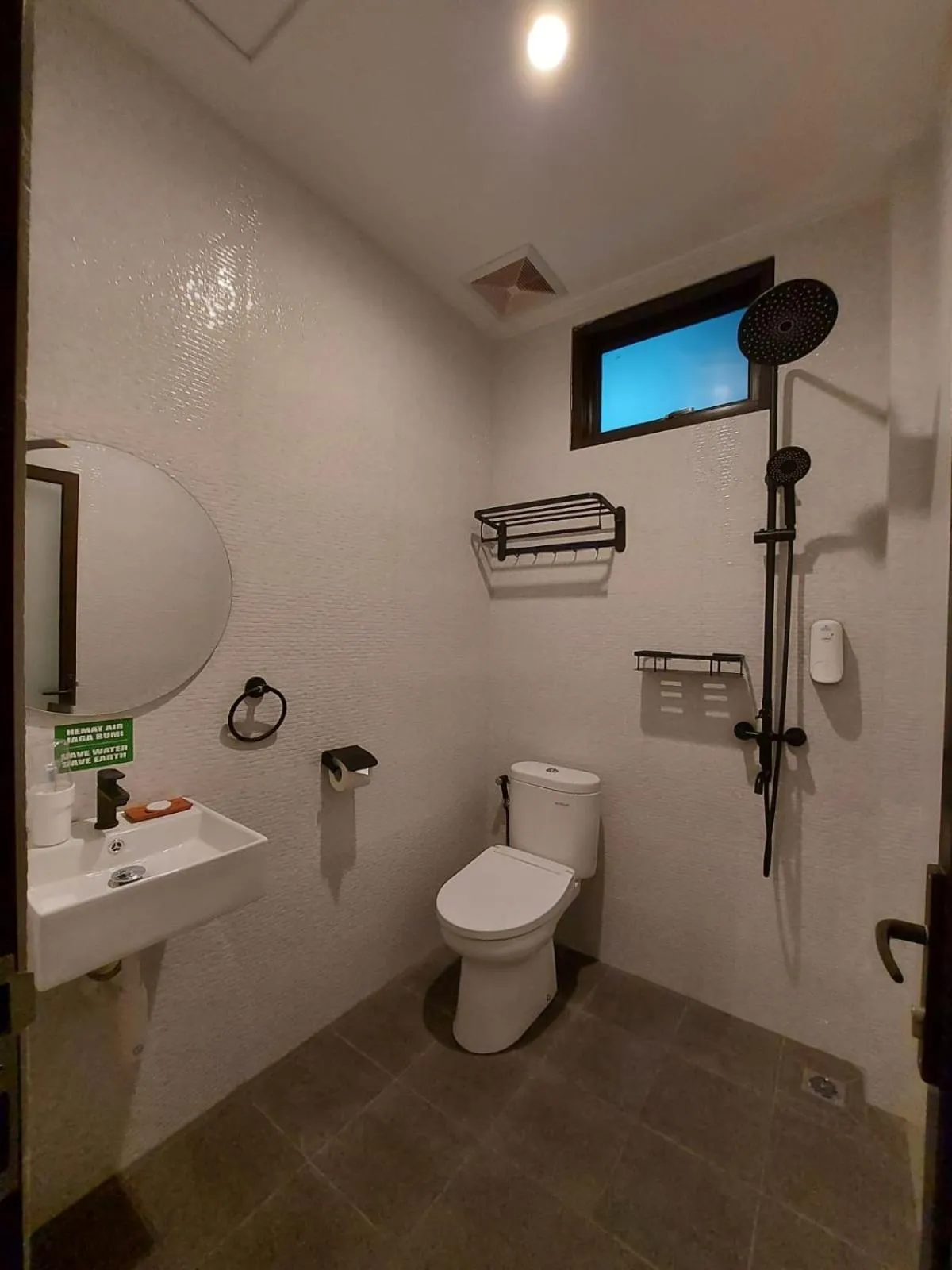 Shower in Atap Biru Residence