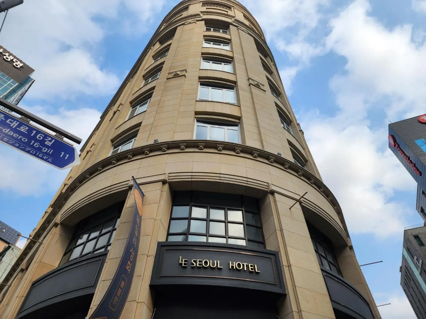 Property building in LE SEOUL HOTEL
