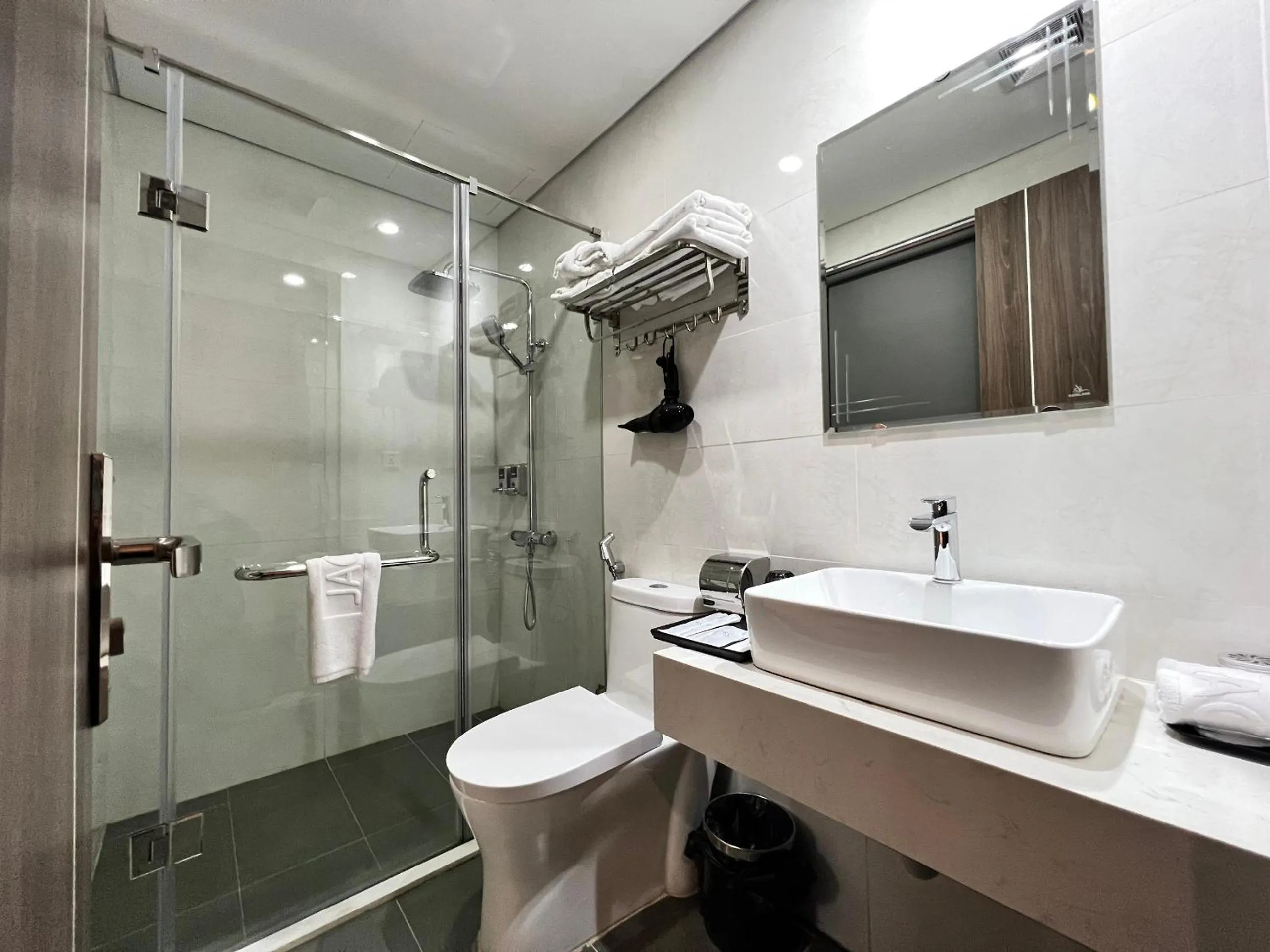 Shower in Jacayl Hotel - Cầu Giấy