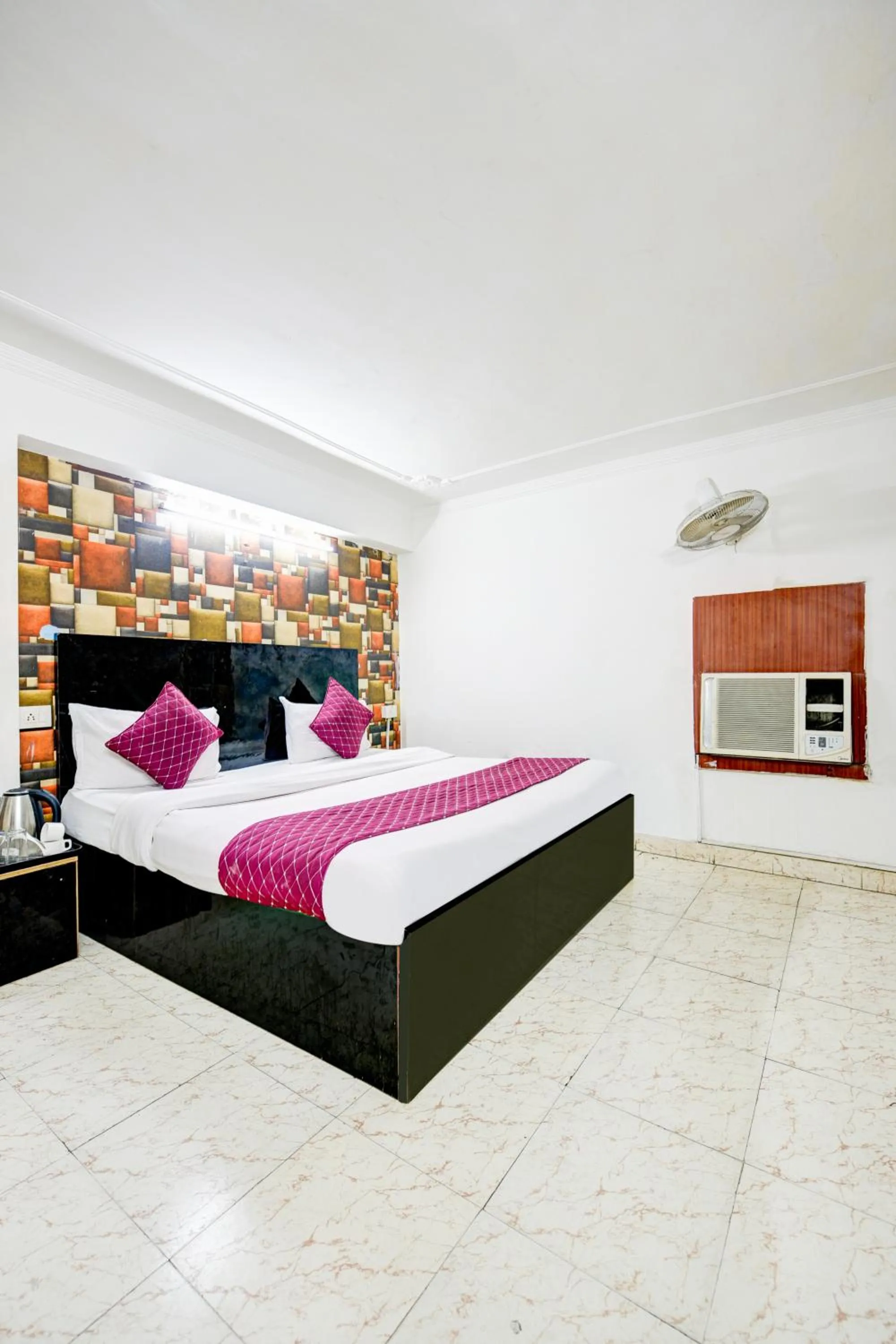 Bed in Hotel Quadis - Noida sec 15
