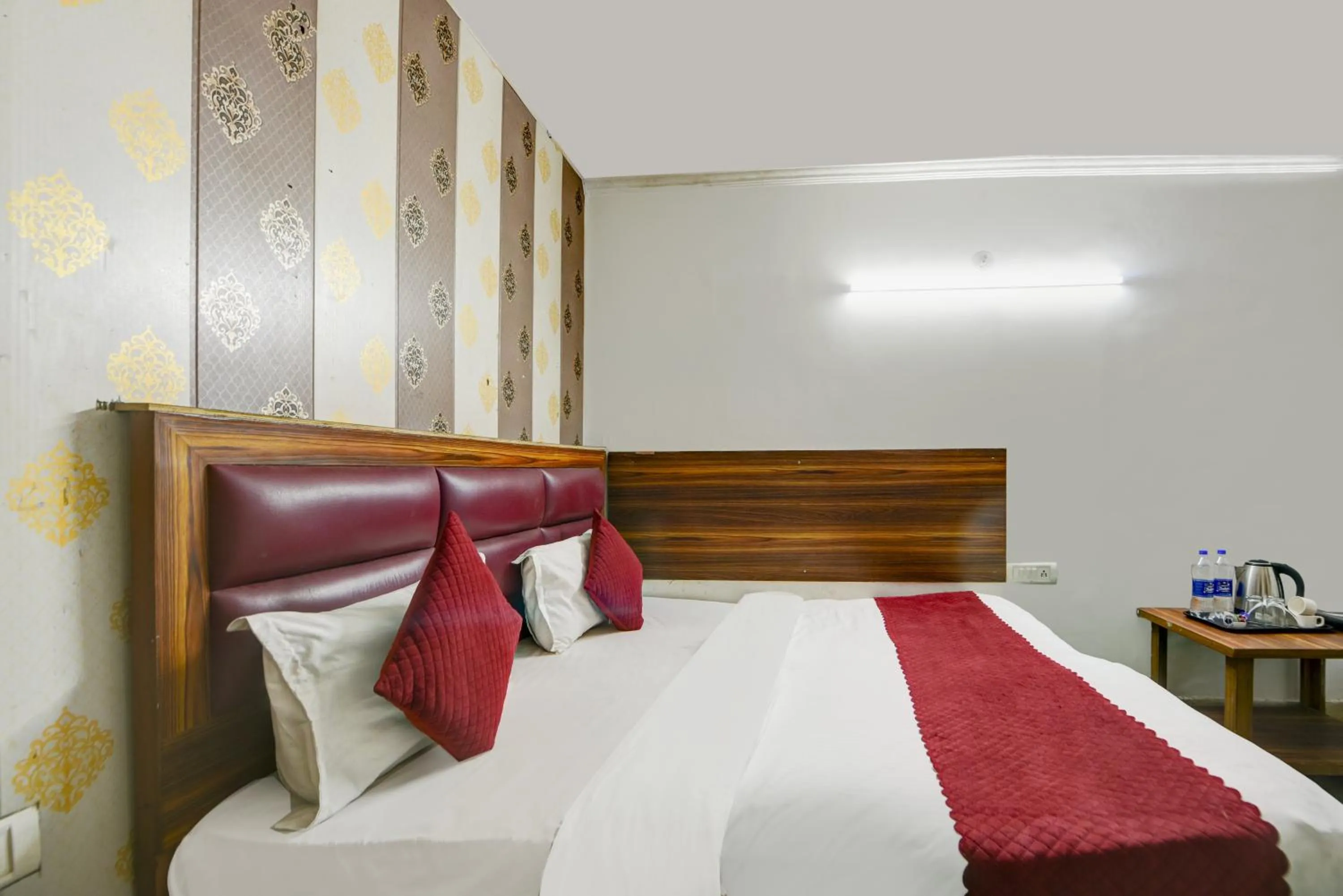 Bed in Hotel Quadis - Noida sec 15