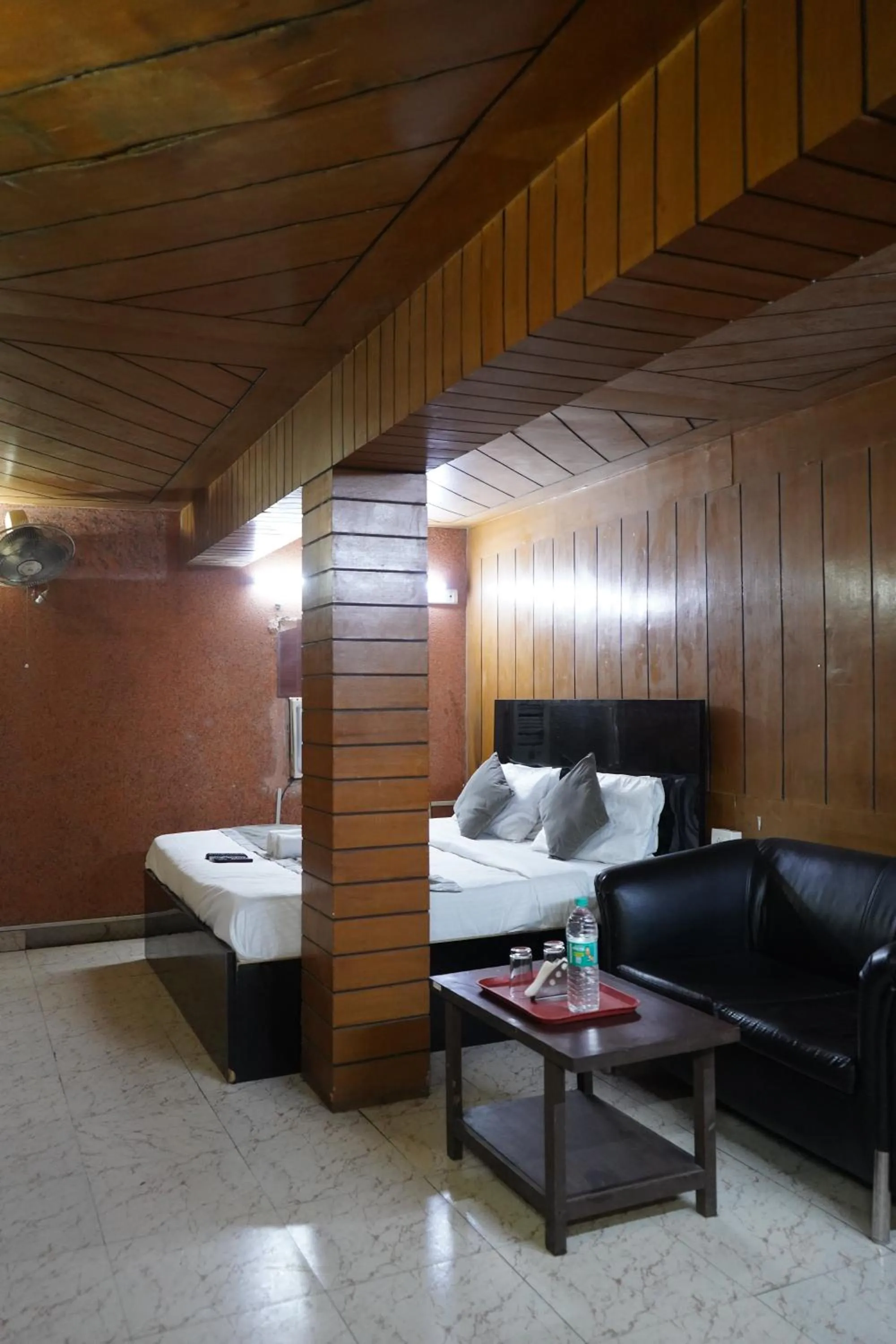 Bed in Hotel Quadis - Noida sec 15