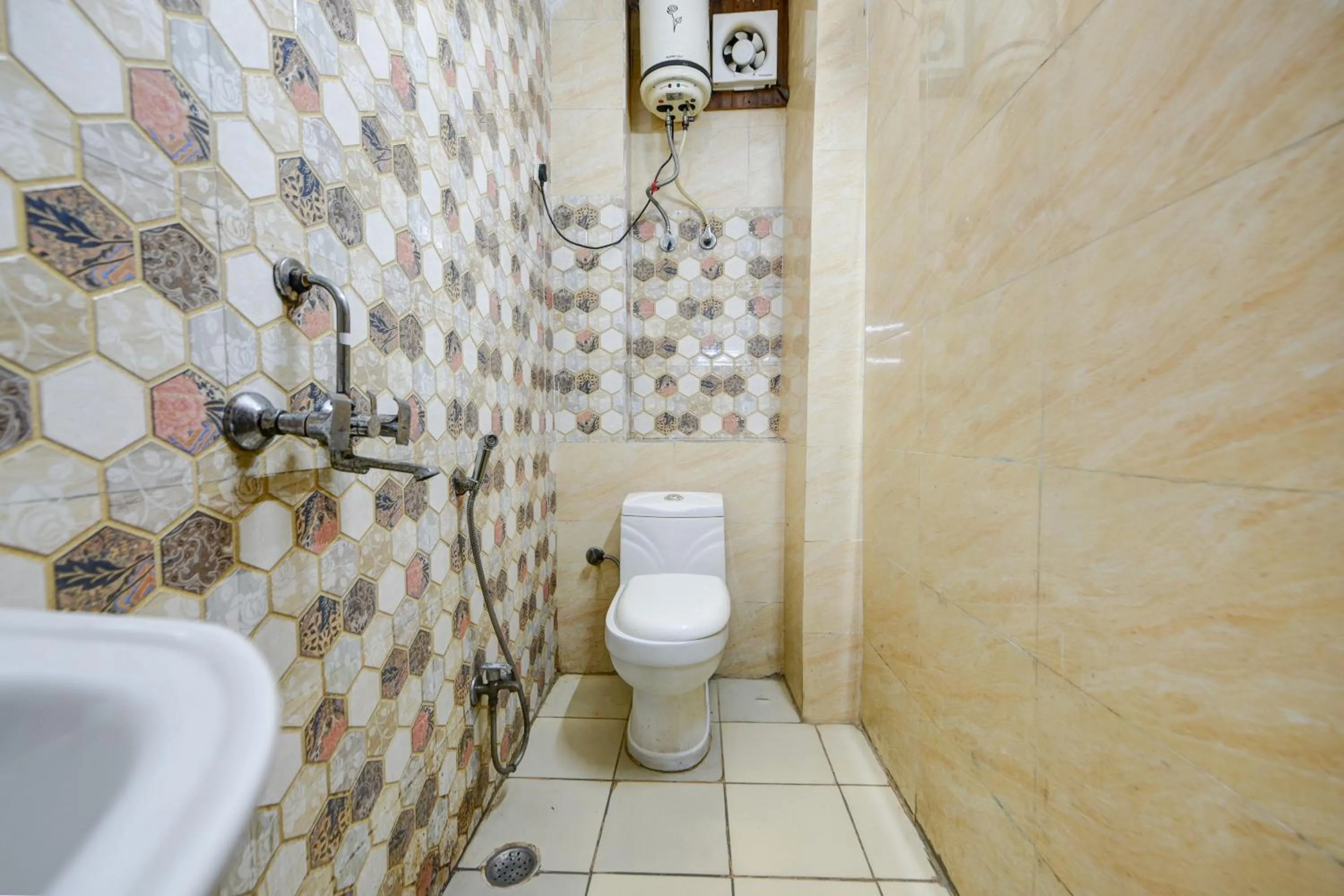 Hotel Quadis - Noida sec 15