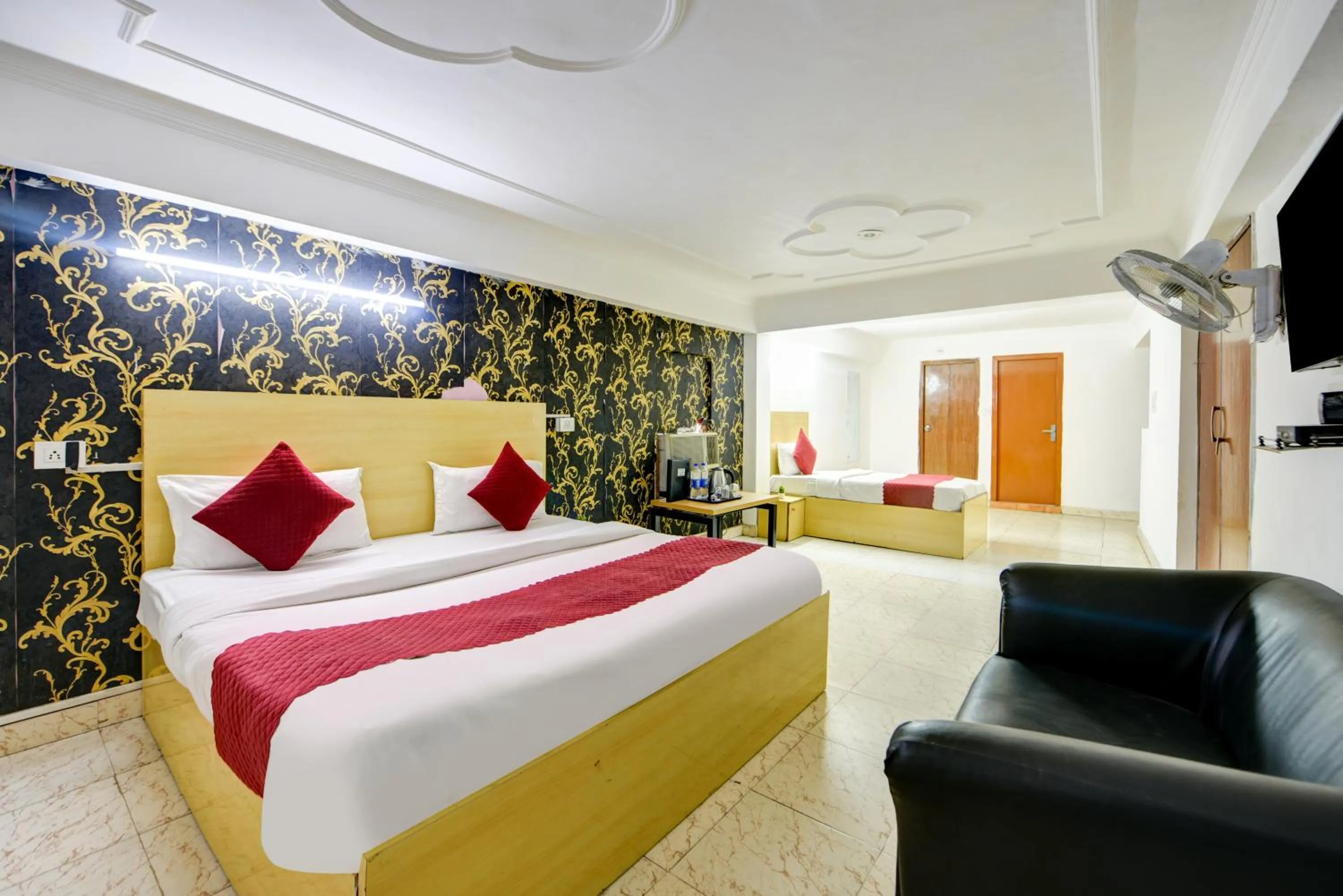 Bed in Hotel Quadis - Noida sec 15