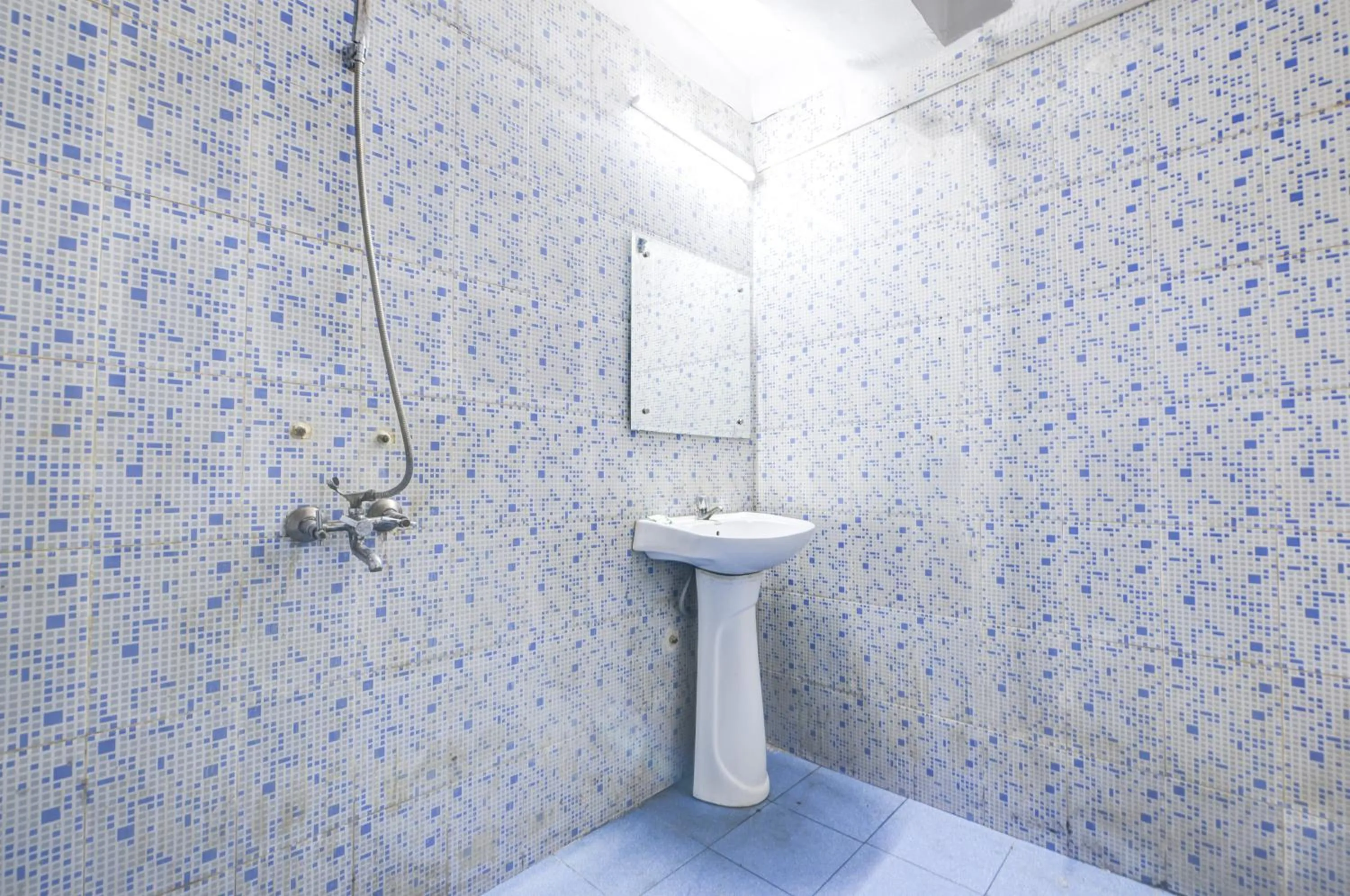 Hotel Quadis - Noida sec 15