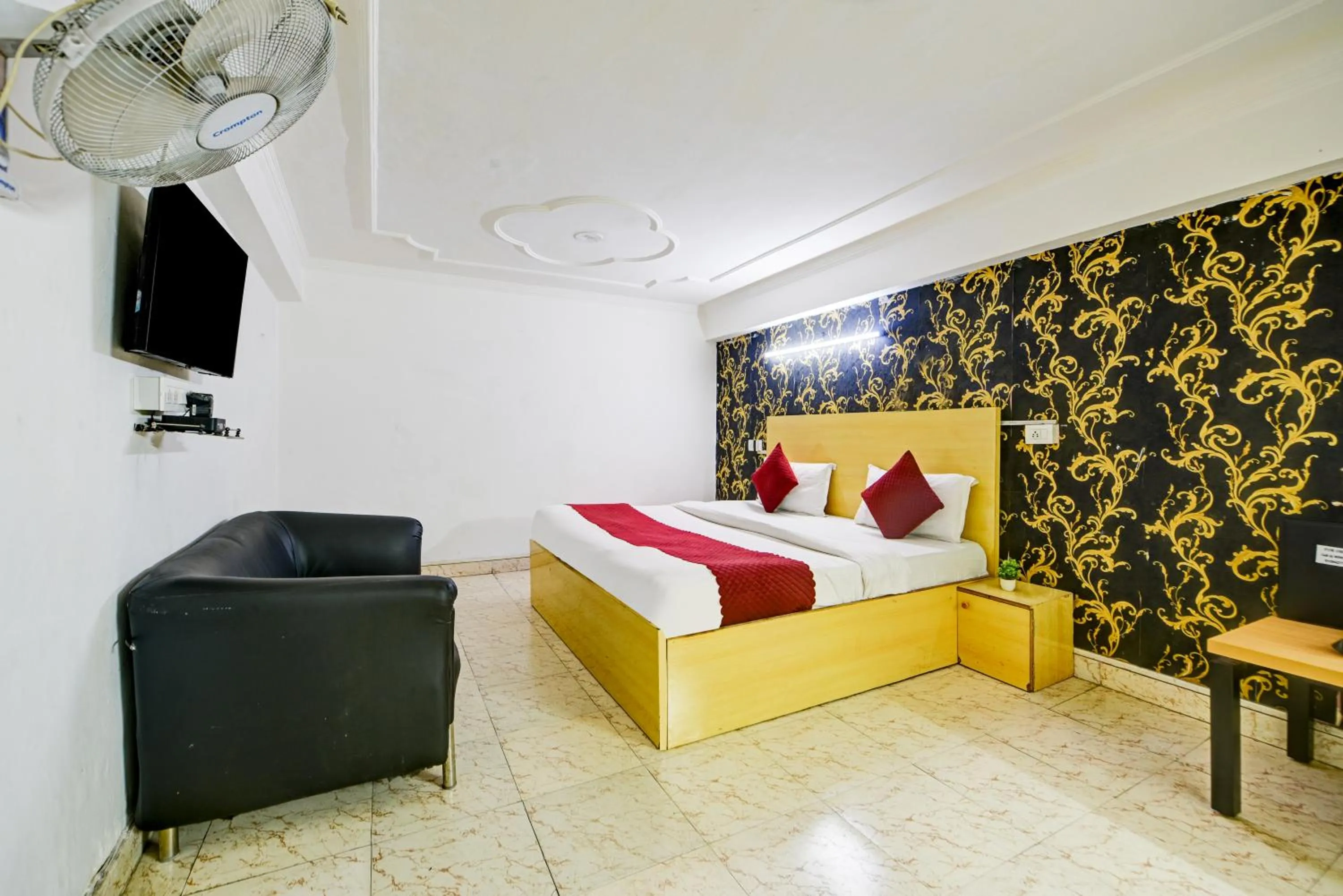 Bed in Hotel Quadis - Noida sec 15