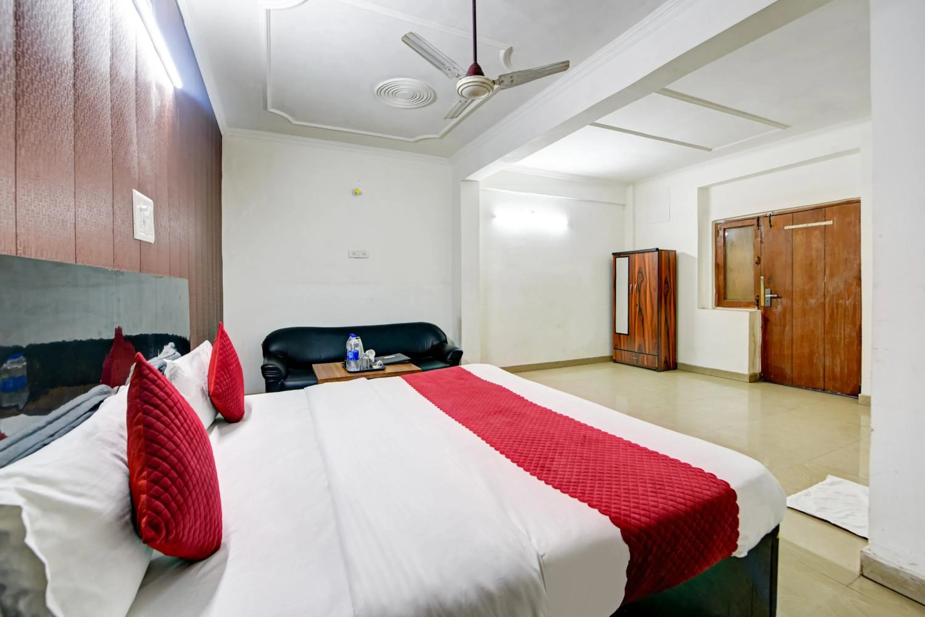 Bed in Hotel Quadis - Noida sec 15