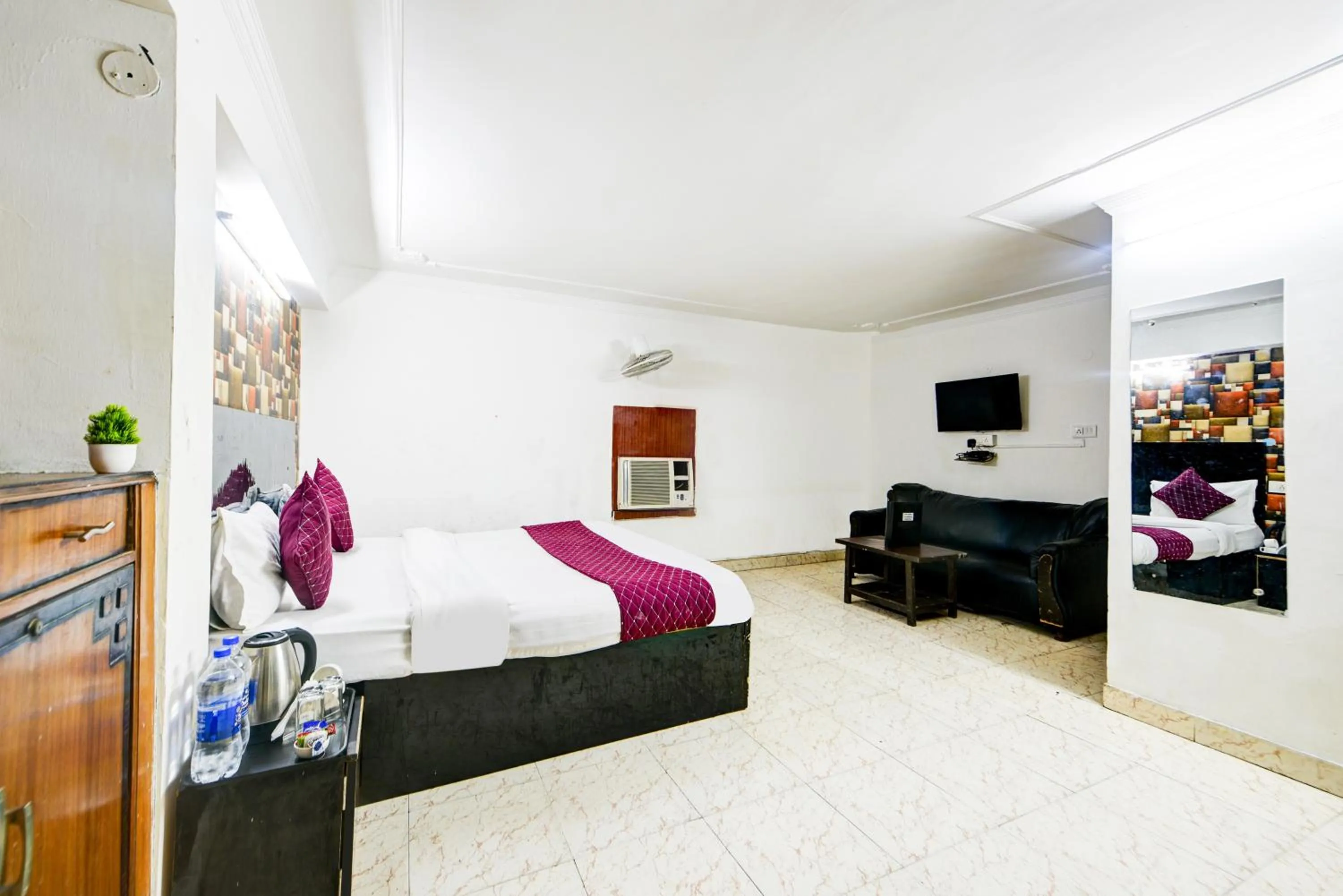 Bed in Hotel Quadis - Noida sec 15