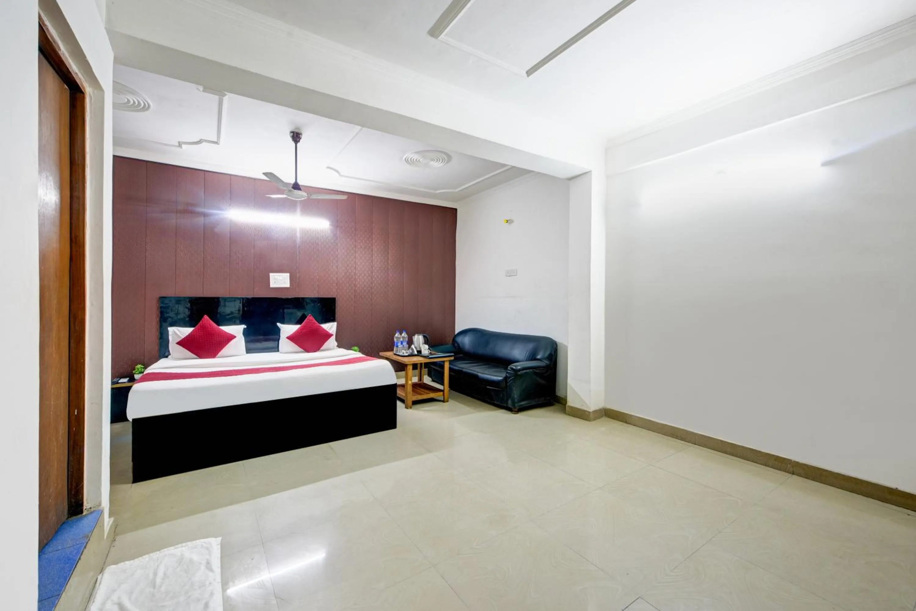 Bed in Hotel Quadis - Noida sec 15