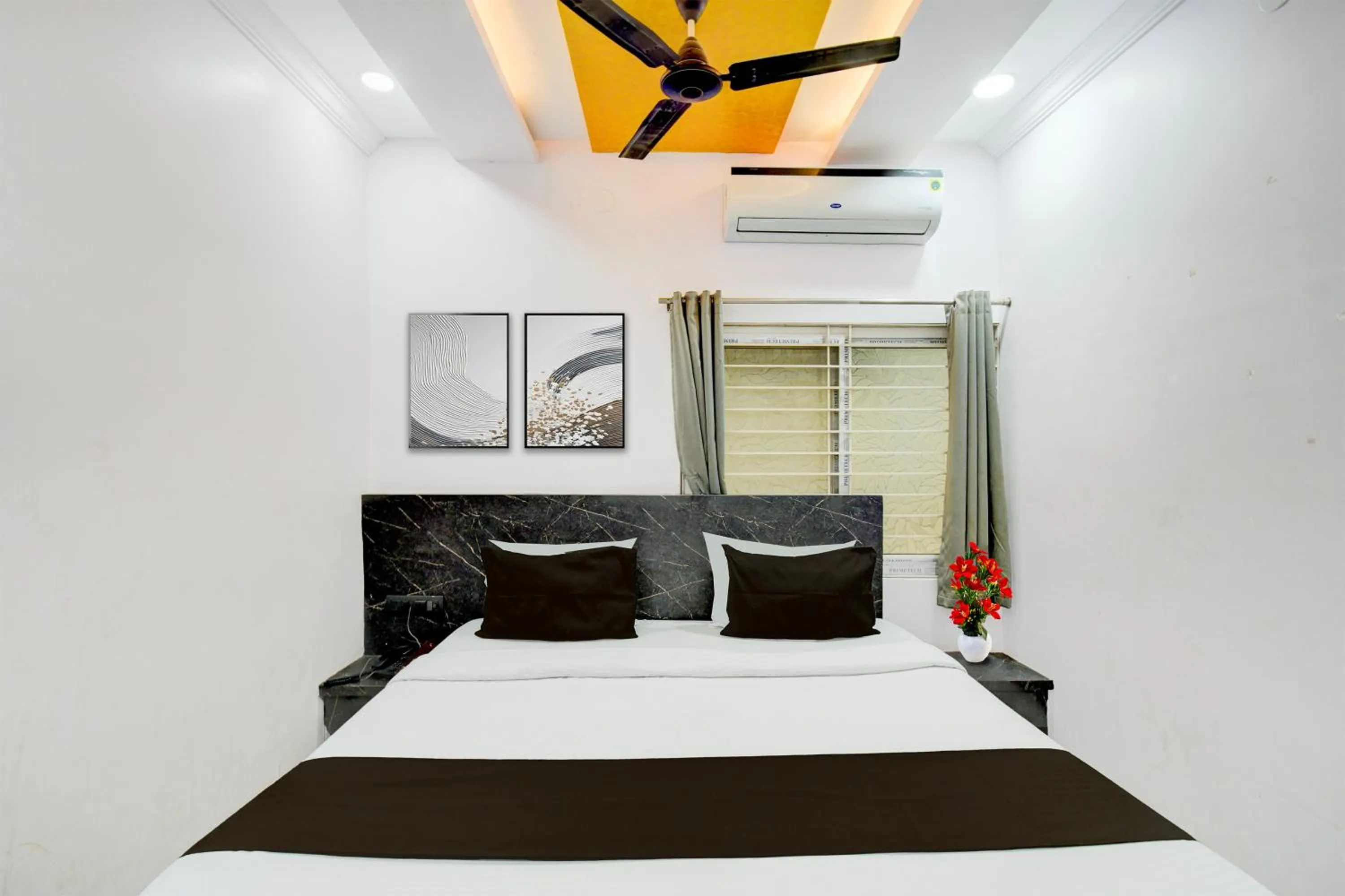 Bedroom, Bed in Super Collection O Karmanghat Bus Terminal Hyderabad Formerly Hotel Chirag Stays