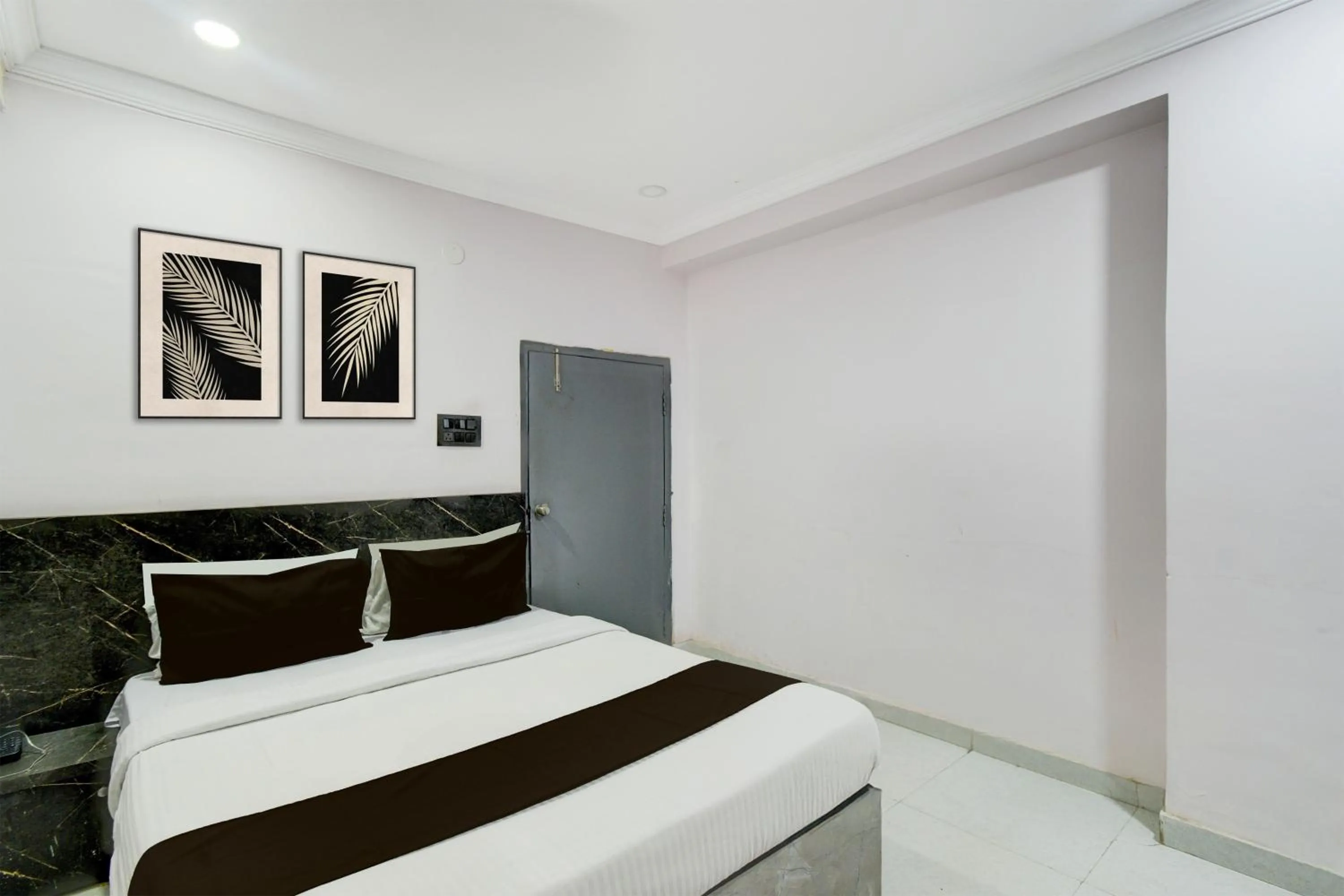 Bedroom, Bed in Super Collection O Karmanghat Bus Terminal Hyderabad Formerly Hotel Chirag Stays