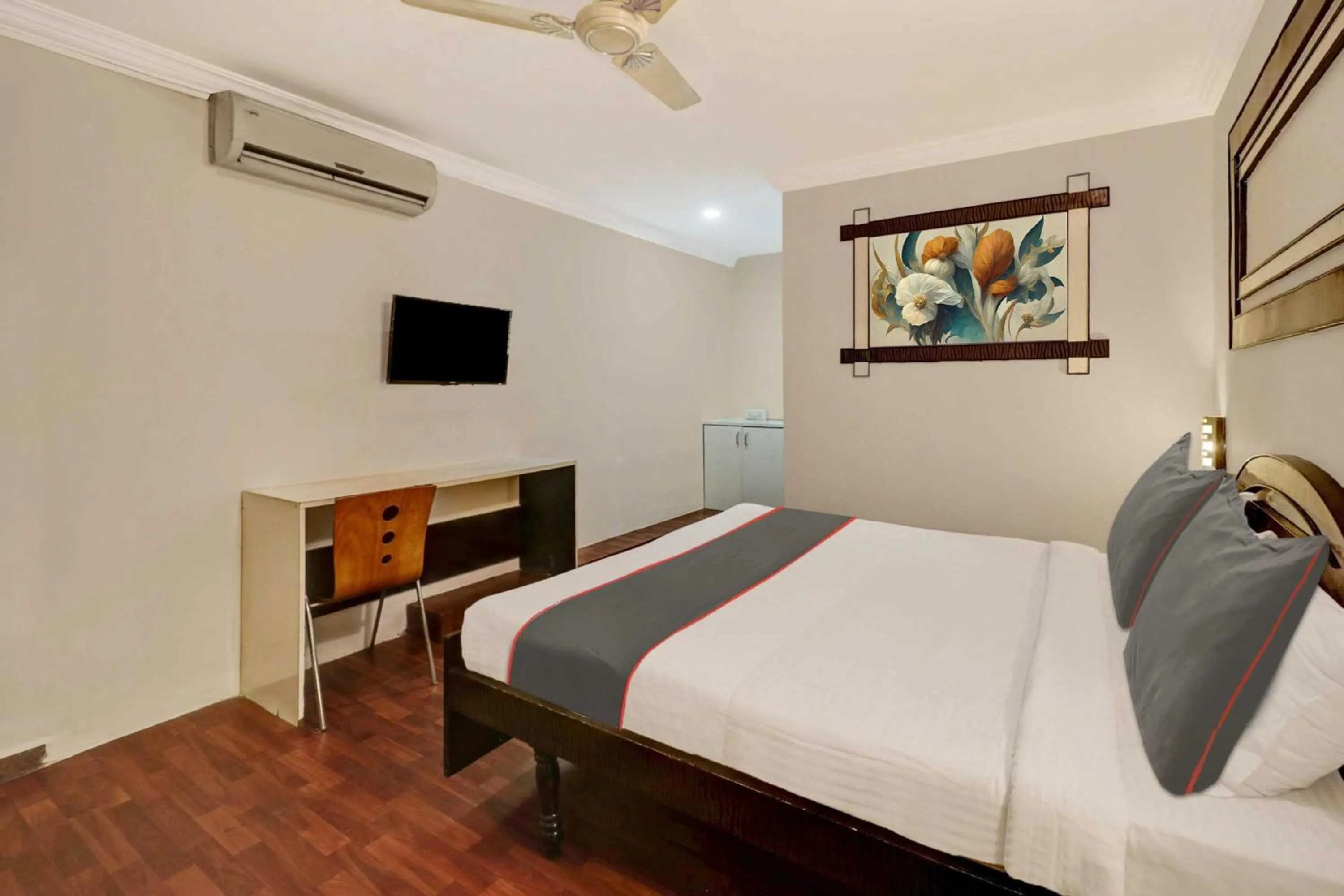 Bedroom, Bed in Collection O Sabharwal Residency Near Lalbagh Botanical Garden